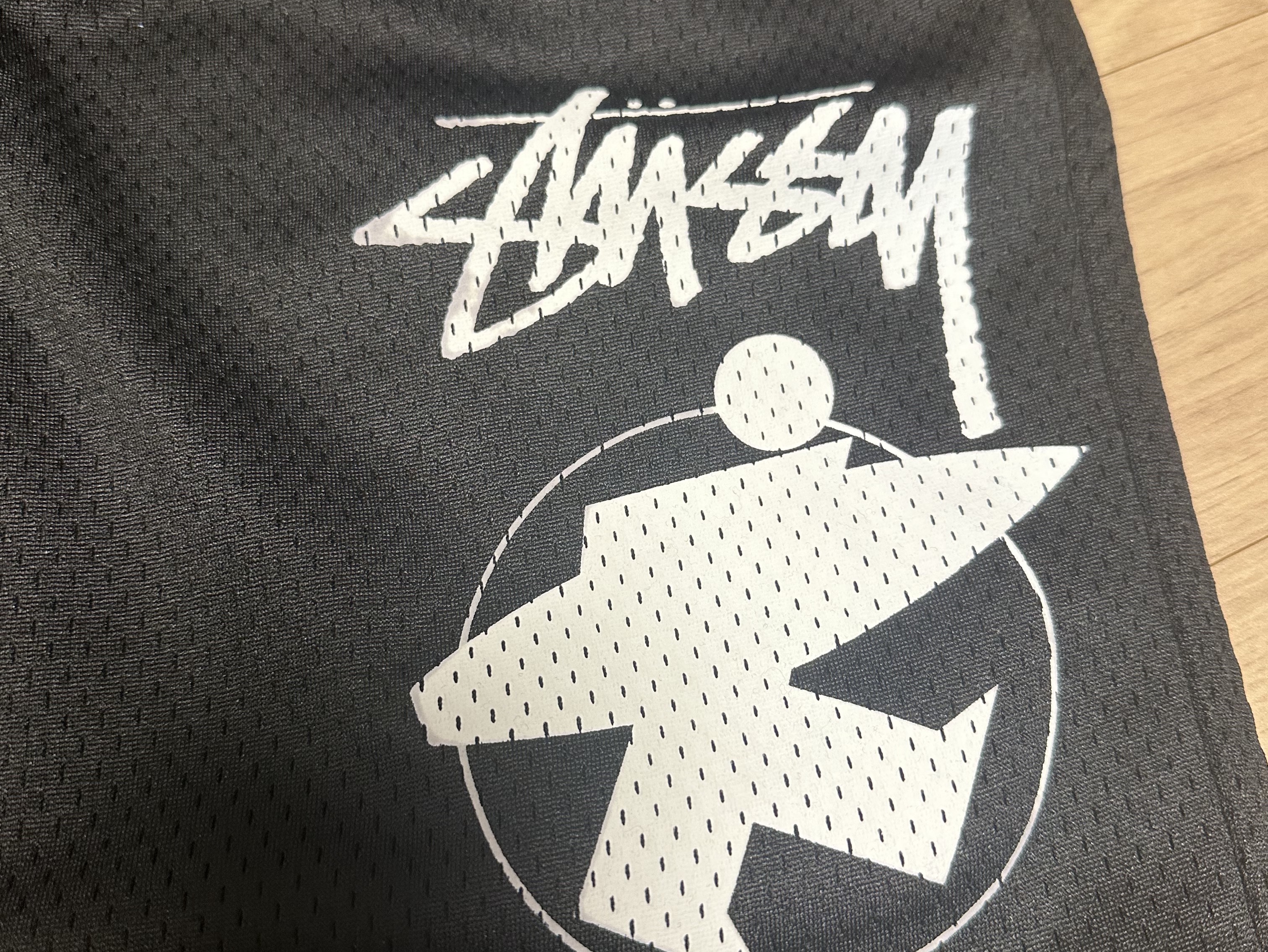 Stussy Surfman Mesh Shorts Black 착용 스타일 - 3
