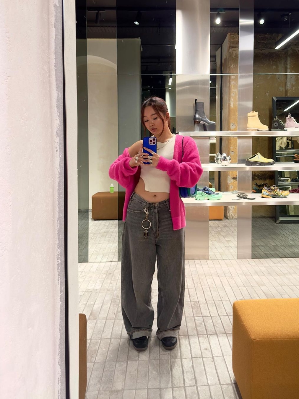Stussy Shaggy Cardigan Fucshia 착용 스타일