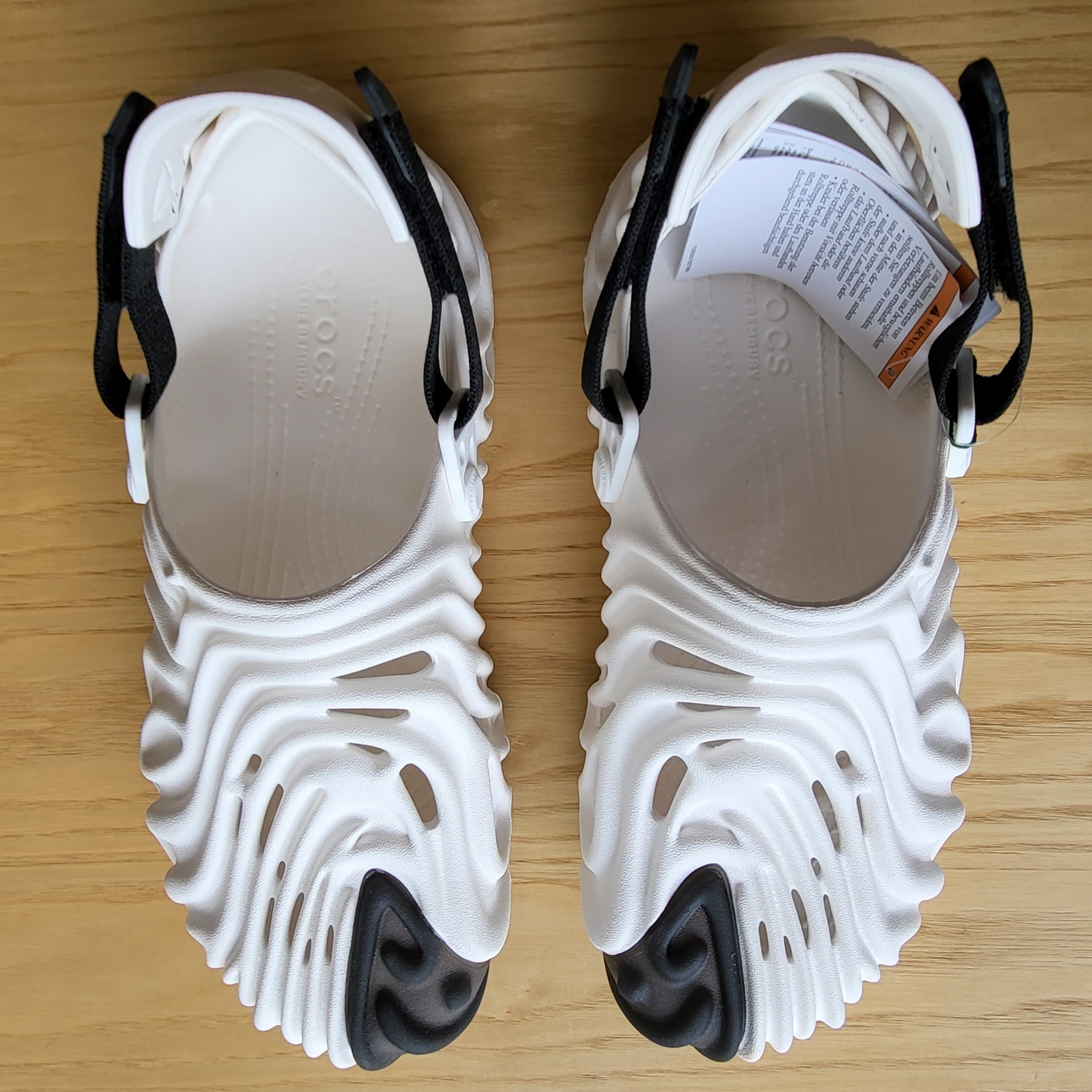 Crocs x Salehe Bembury Pollex Clog Stratus 착용 스타일 - 1
