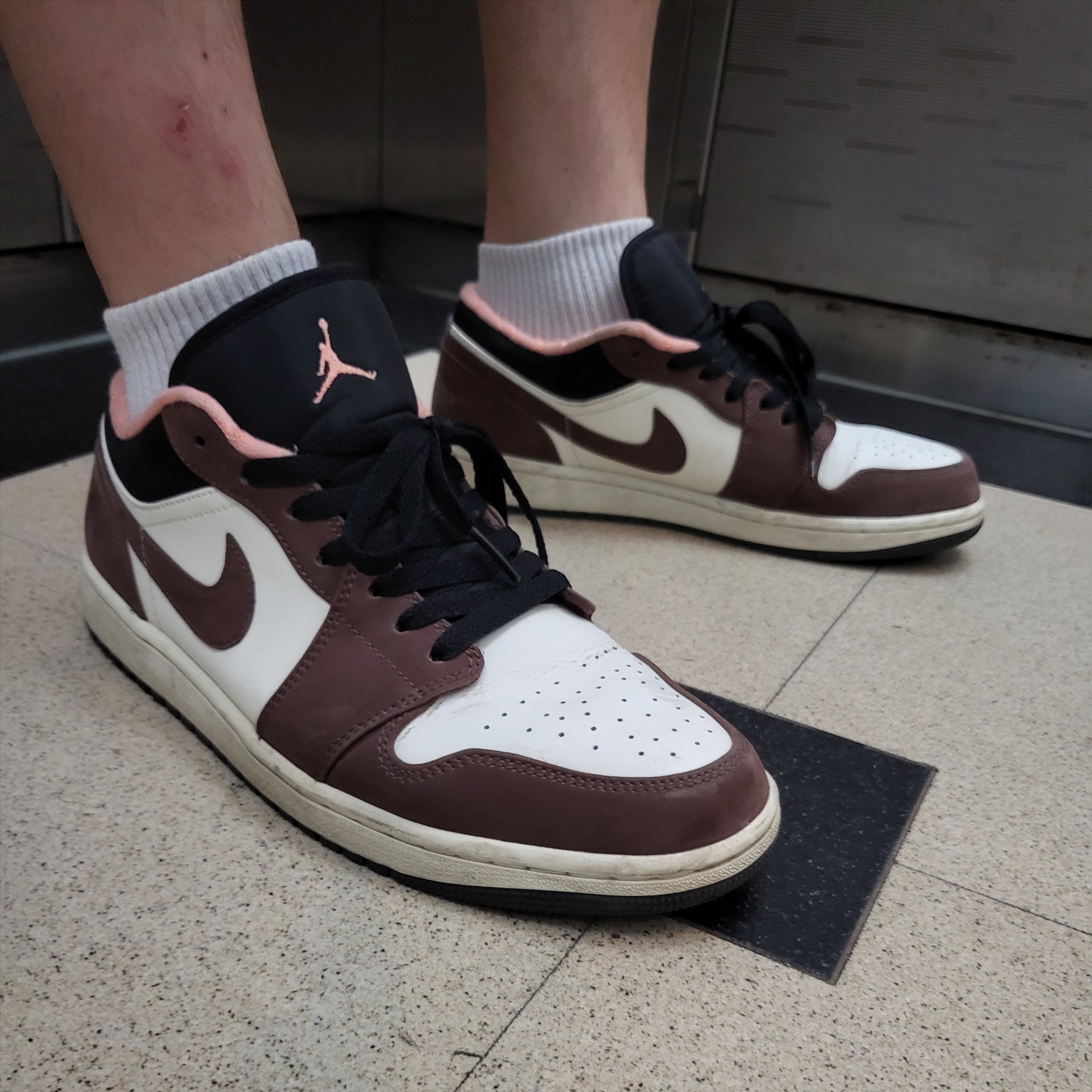 Jordan 1 Low SE Chocolate Bliss 착용 스타일