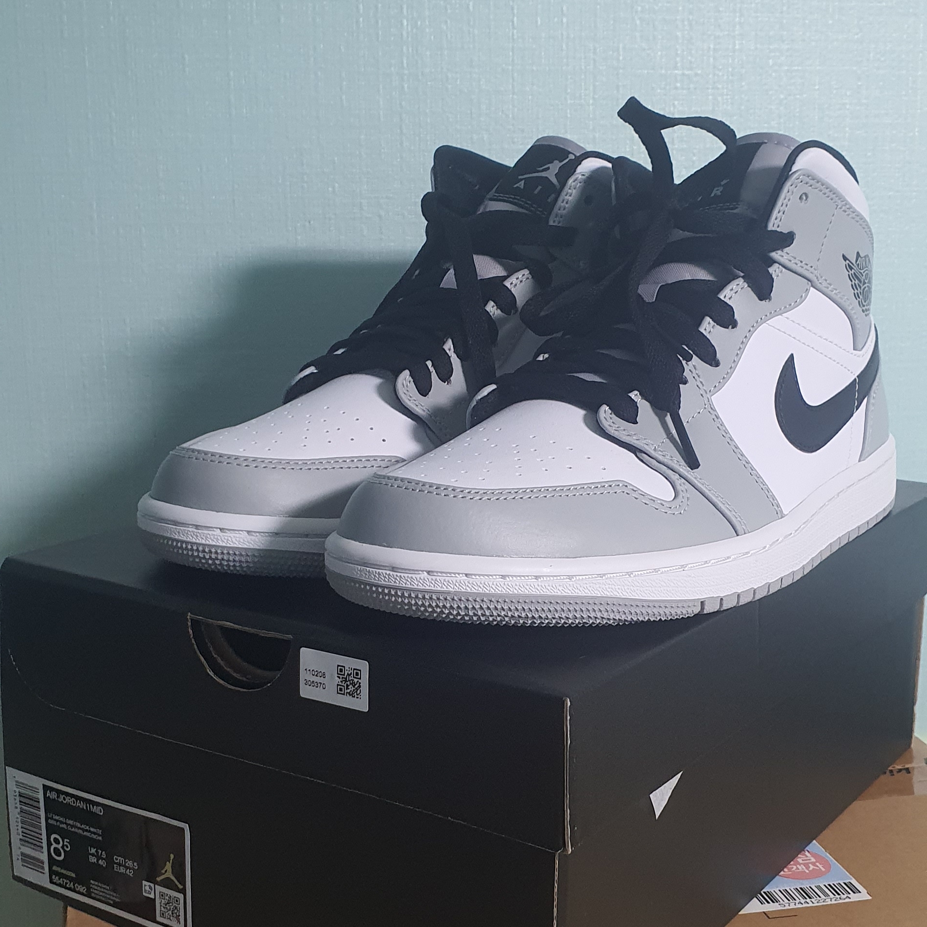 Jordan 1 Mid Light Smoke Grey 착용 스타일 - 1