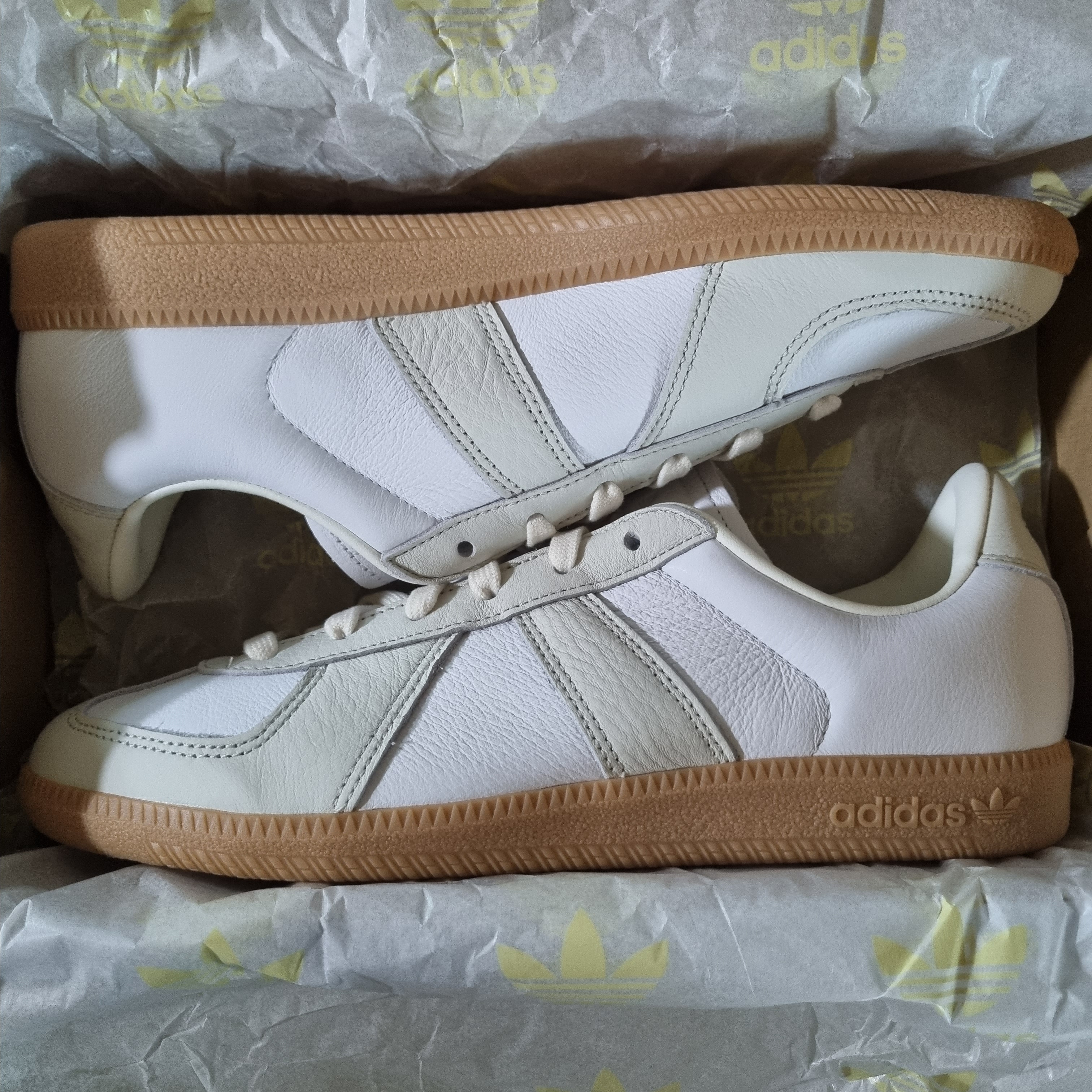 Adidas BW Army Off White Orbit Grey 착용 스타일