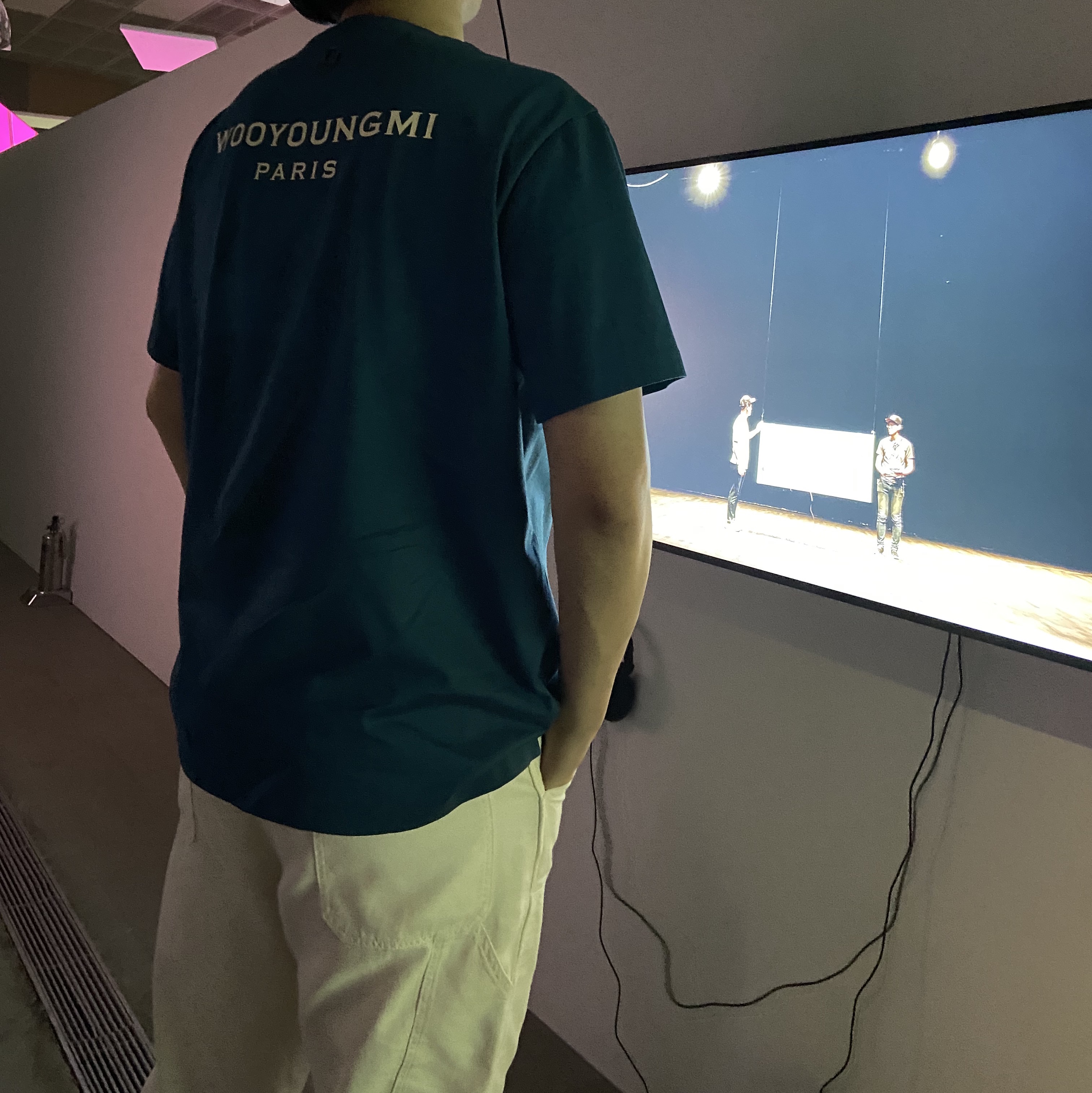 Wooyoungmi White Back Logo T-Shirt Blue - 22FW 착용 스타일