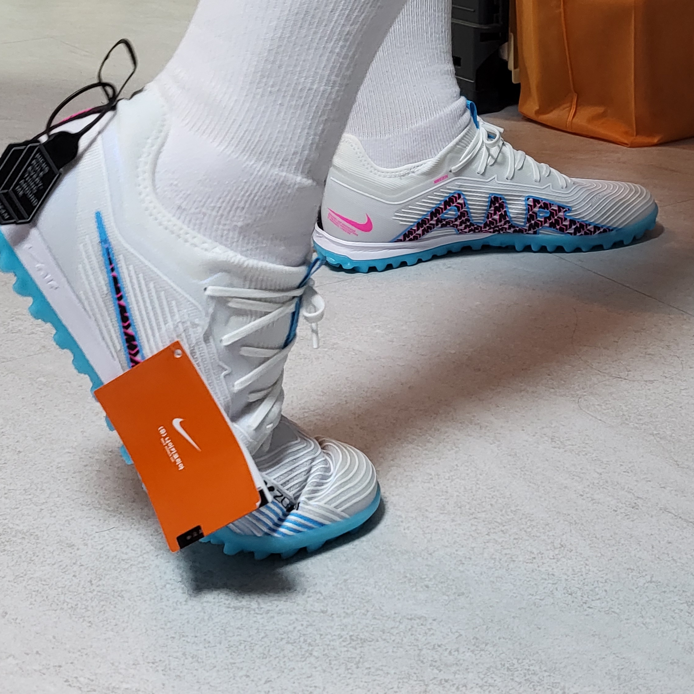 Nike Zoom Mercurial Vapor 15 Pro TF White Baltic Blue 착용 스타일 - 1