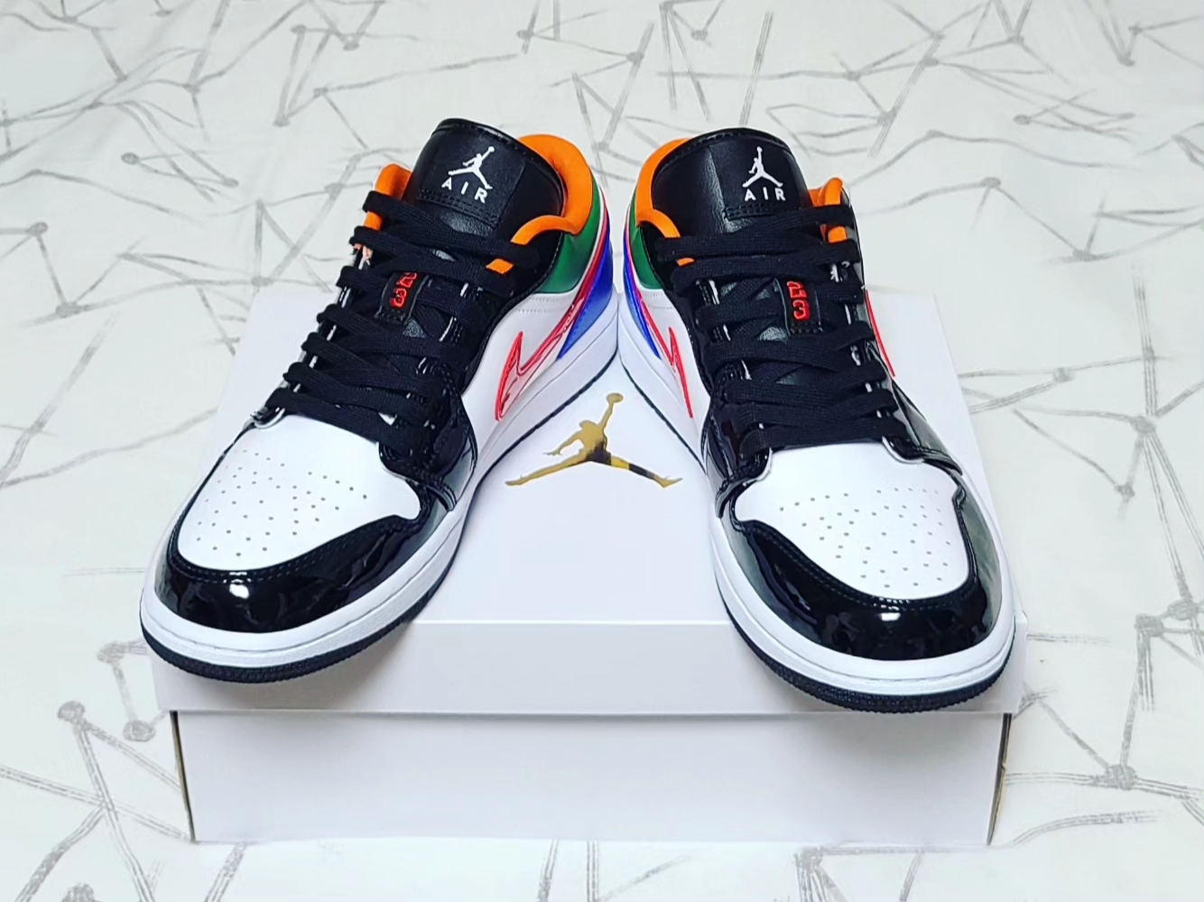 (W) Jordan 1 Low SE Multi-Color Black Toe 착용 스타일 - 3