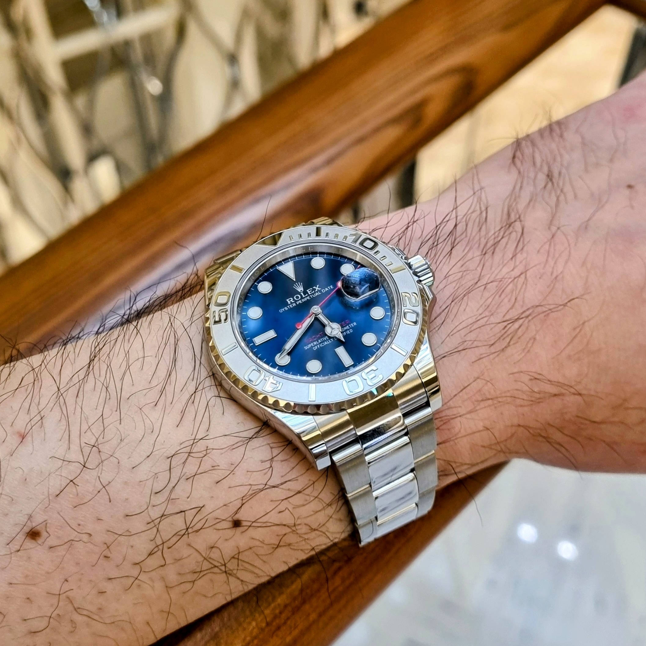 Rolex Yacht-Master 40mm 126622 Bright Blue Oyster 착용 스타일
