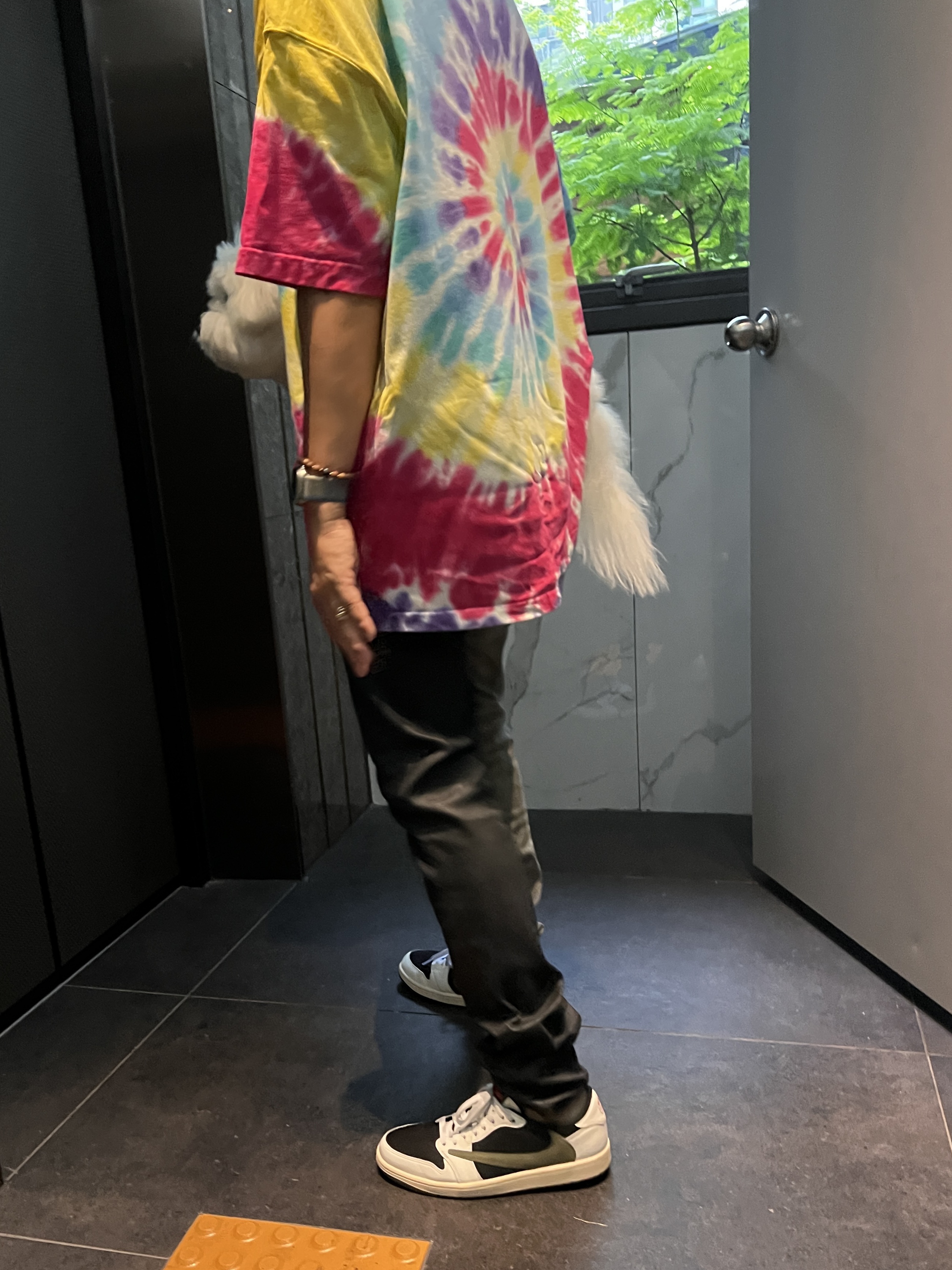 (W) Jordan 1 x Travis Scott Retro Low OG SP Medium Olive, Apple Watch Ultra 49mm Titanium Case with Ocean Band Midnight (Korean Ver.) 착용 스타일 - 1