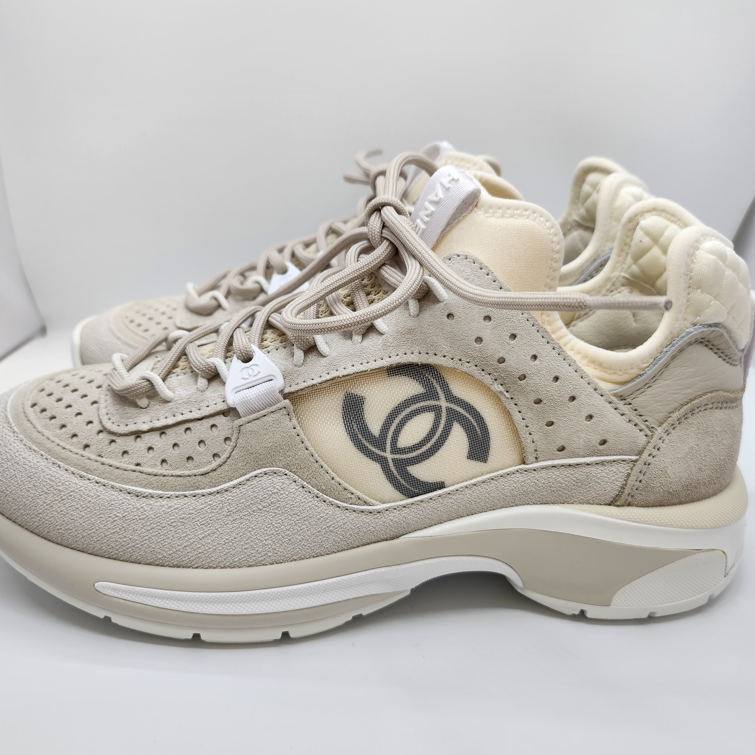 (W) Chanel Sneakers Fabric Suede Calfskin Mesh & White 착용 스타일 - 4