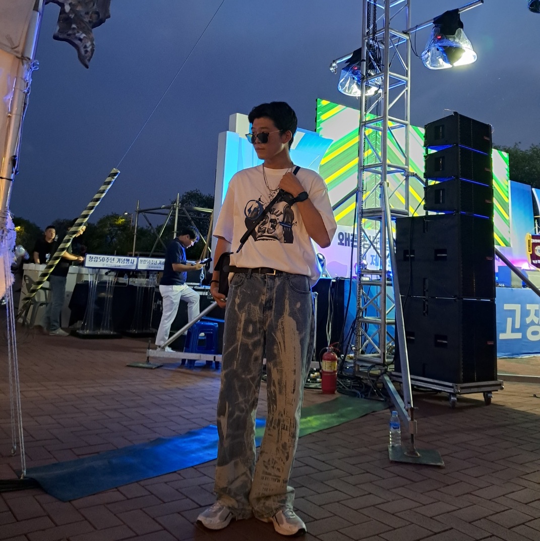 Jordan x Travis Scott x Fragment T-Shirt Sail (DJ0619-133) 착용 스타일 - 3