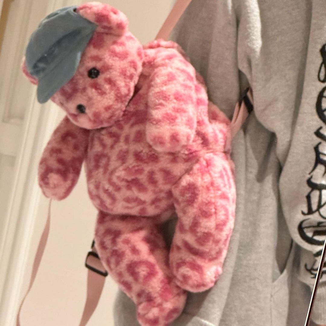 Acne Studios Teddy Backpack Pink 착용 스타일 - 2
