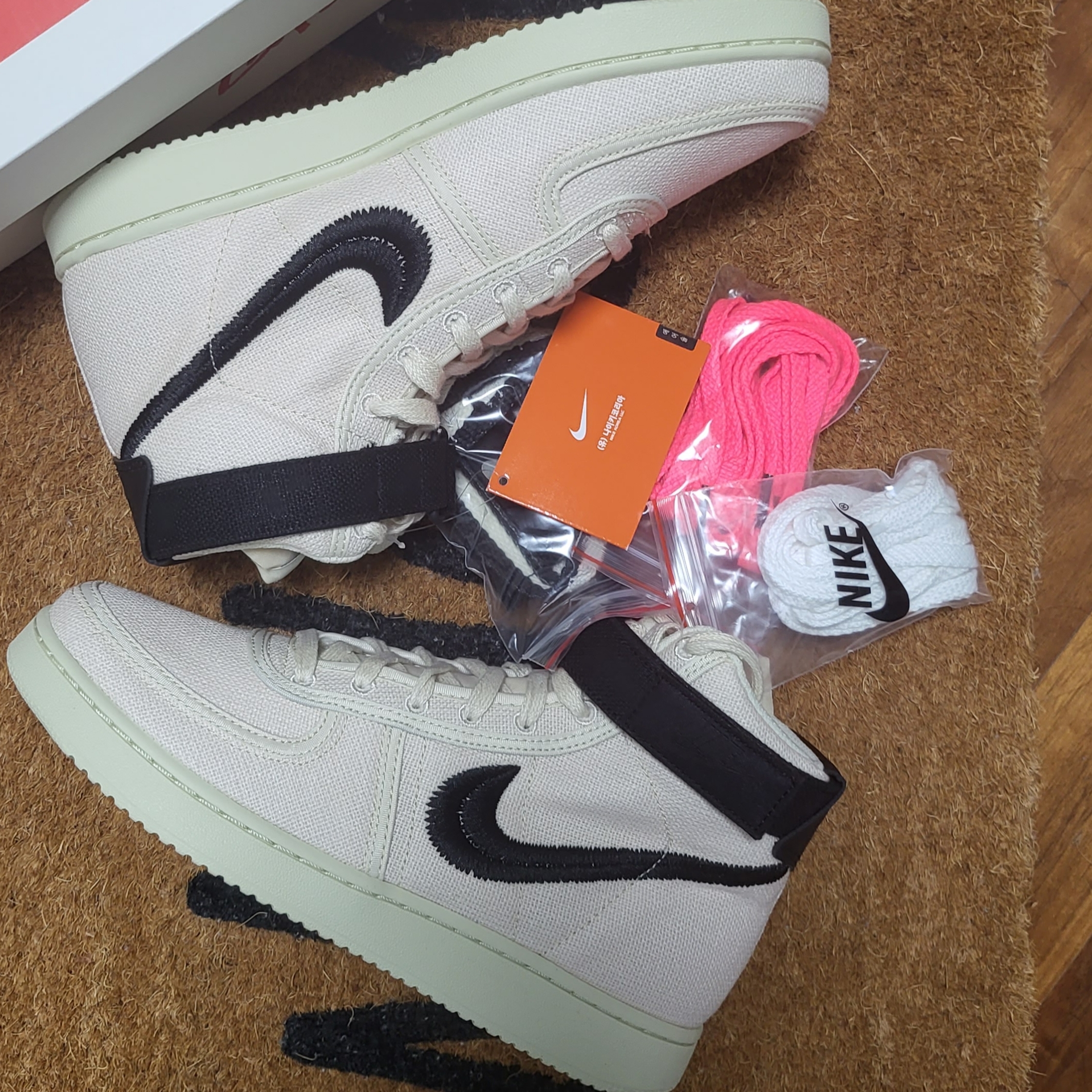 Nike x Stussy Vandal High Fossil 착용 스타일