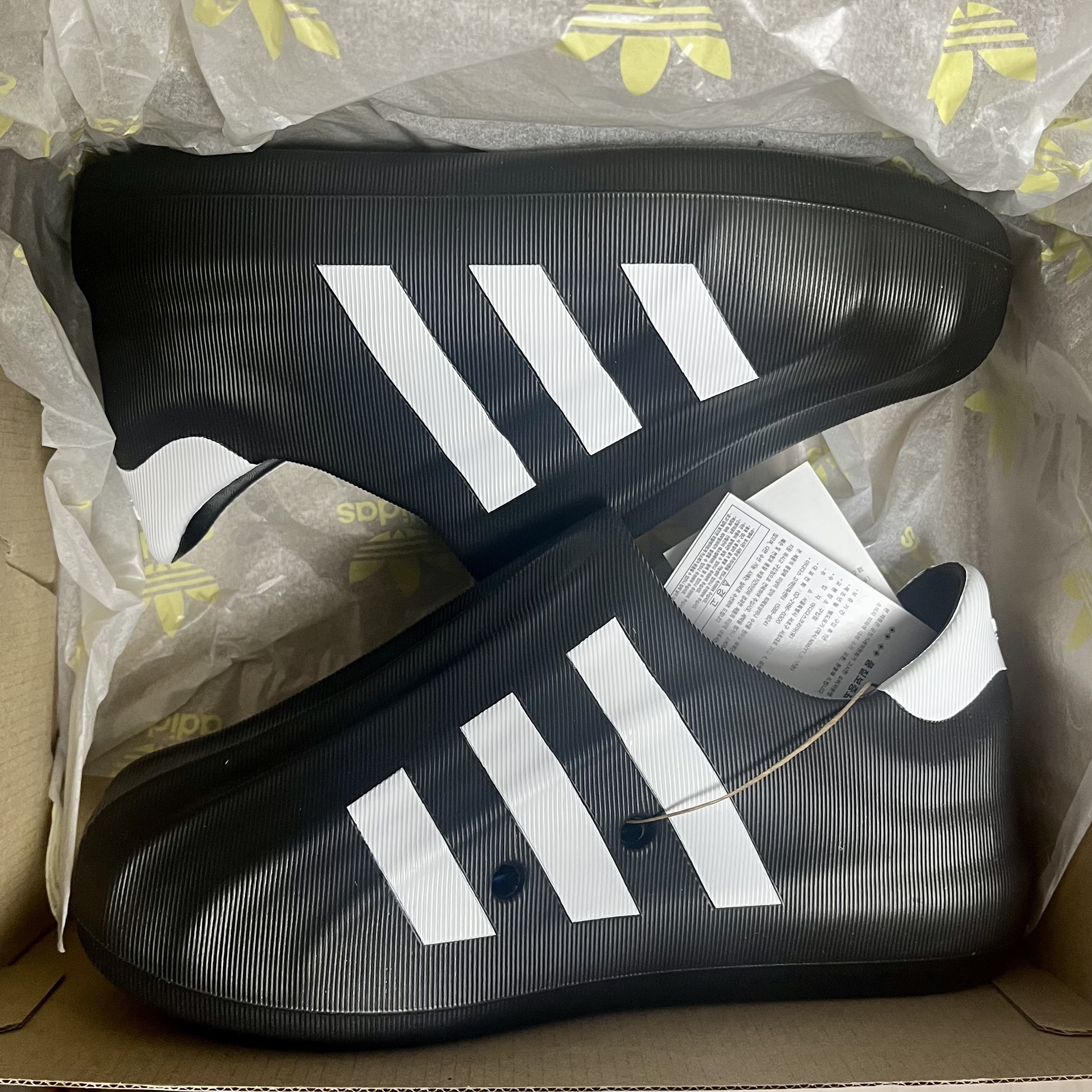 Adidas Adifom Superstar Core Black Cloud White 착용 스타일