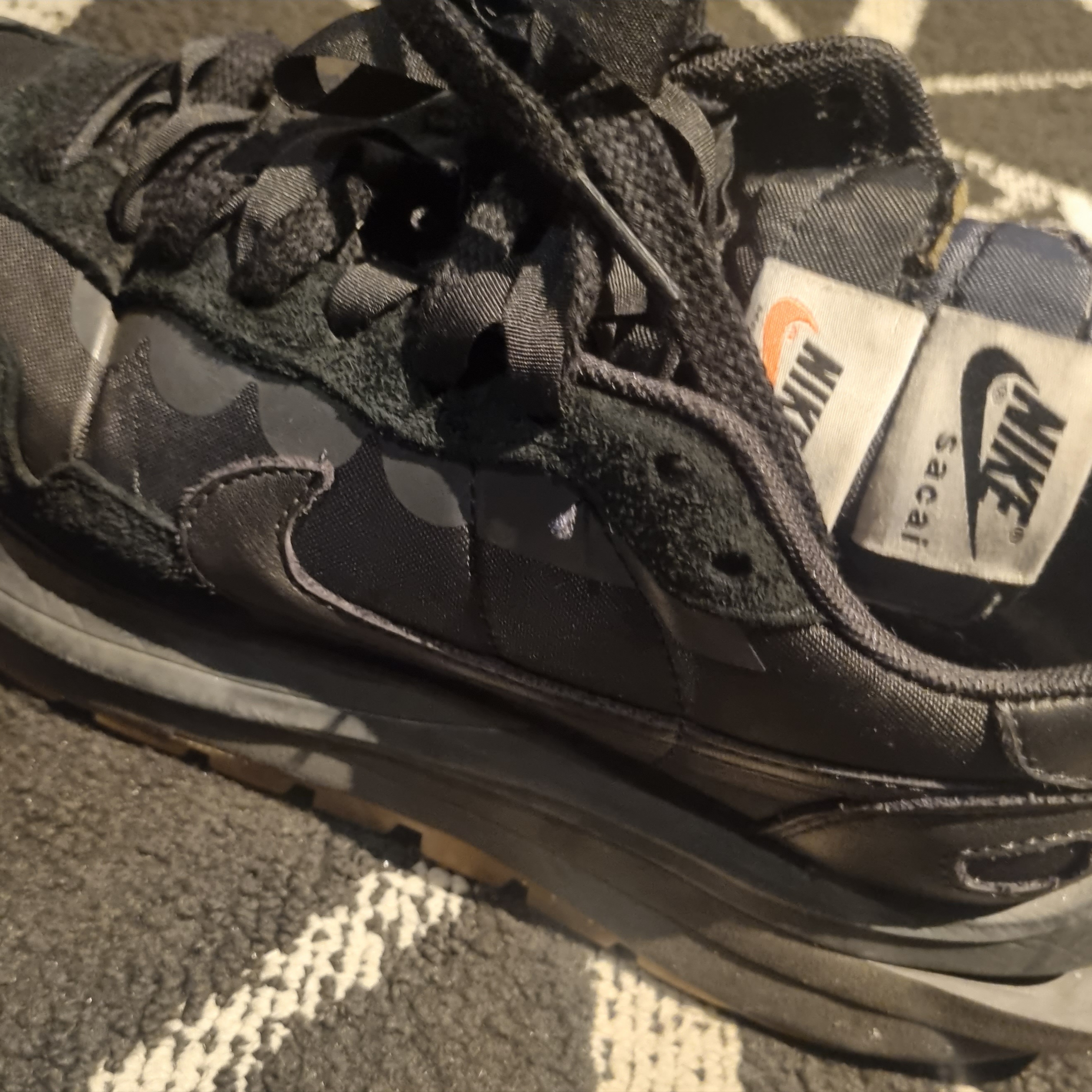 Nike x Sacai VaporWaffle Black and Gum 착용 스타일