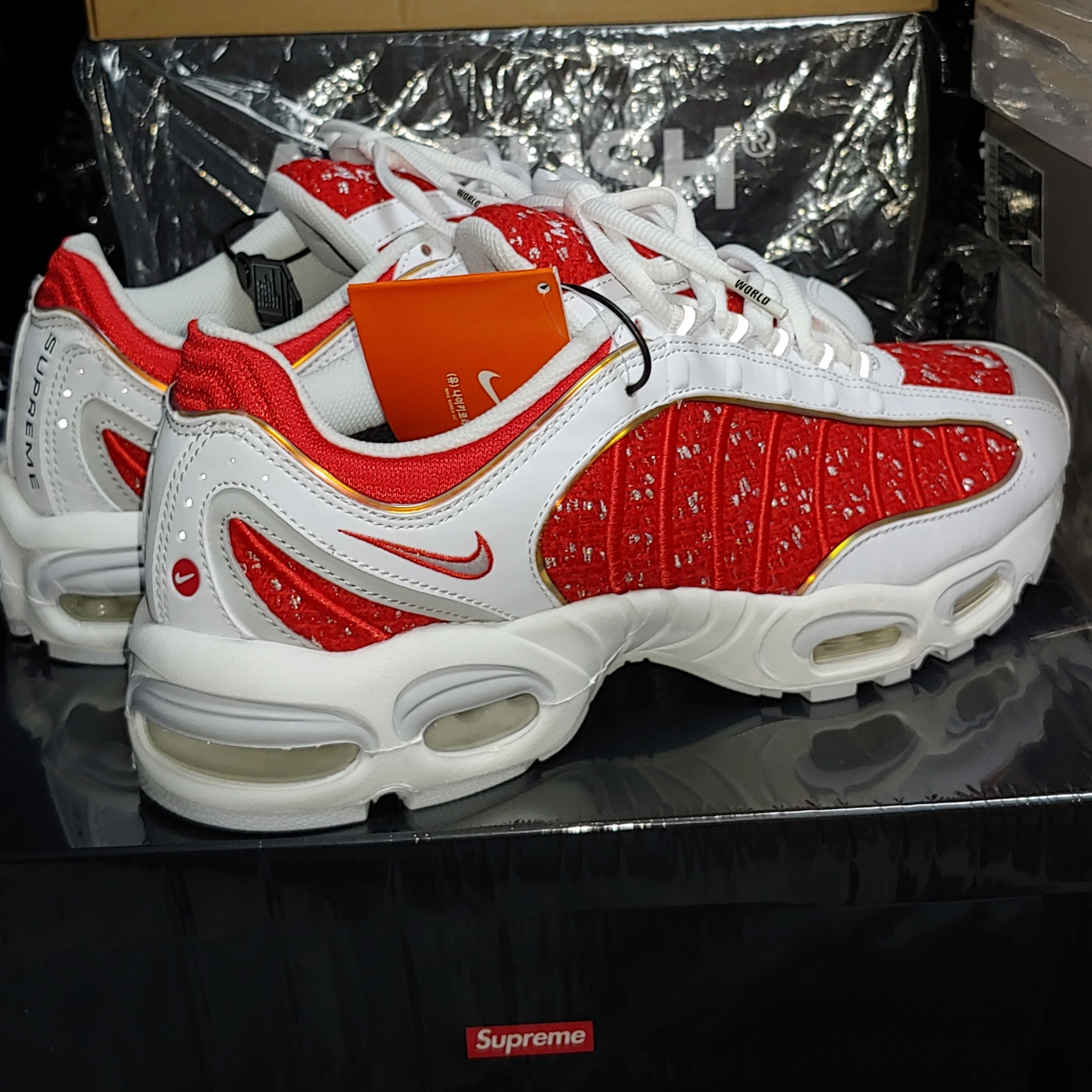 Nike x Supreme Air Max Tailwind 4 White 착용 스타일 - 1