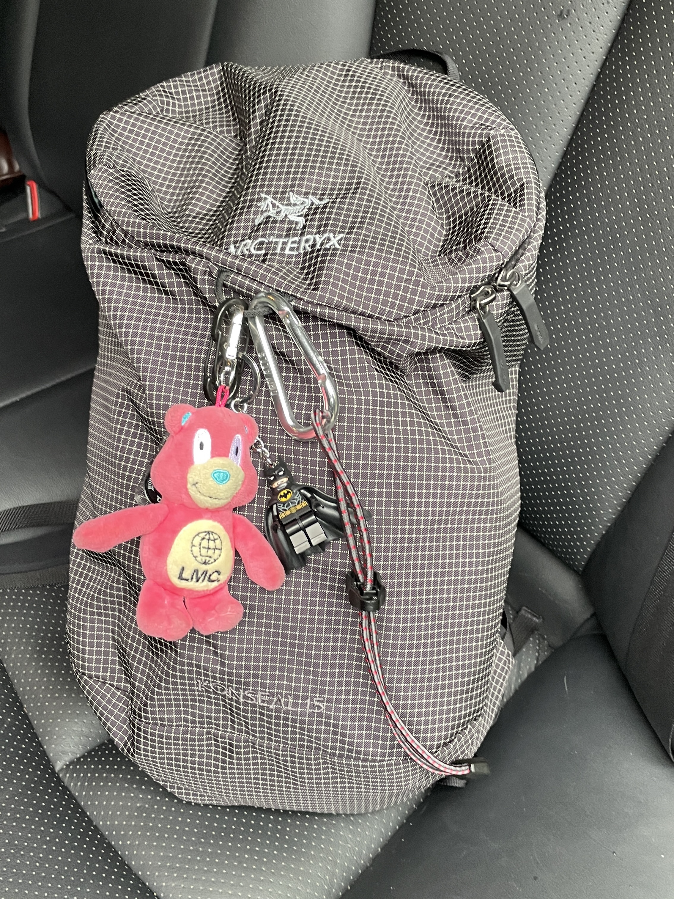 Arc'teryx Konseal 15 Backpack Black 착용 스타일