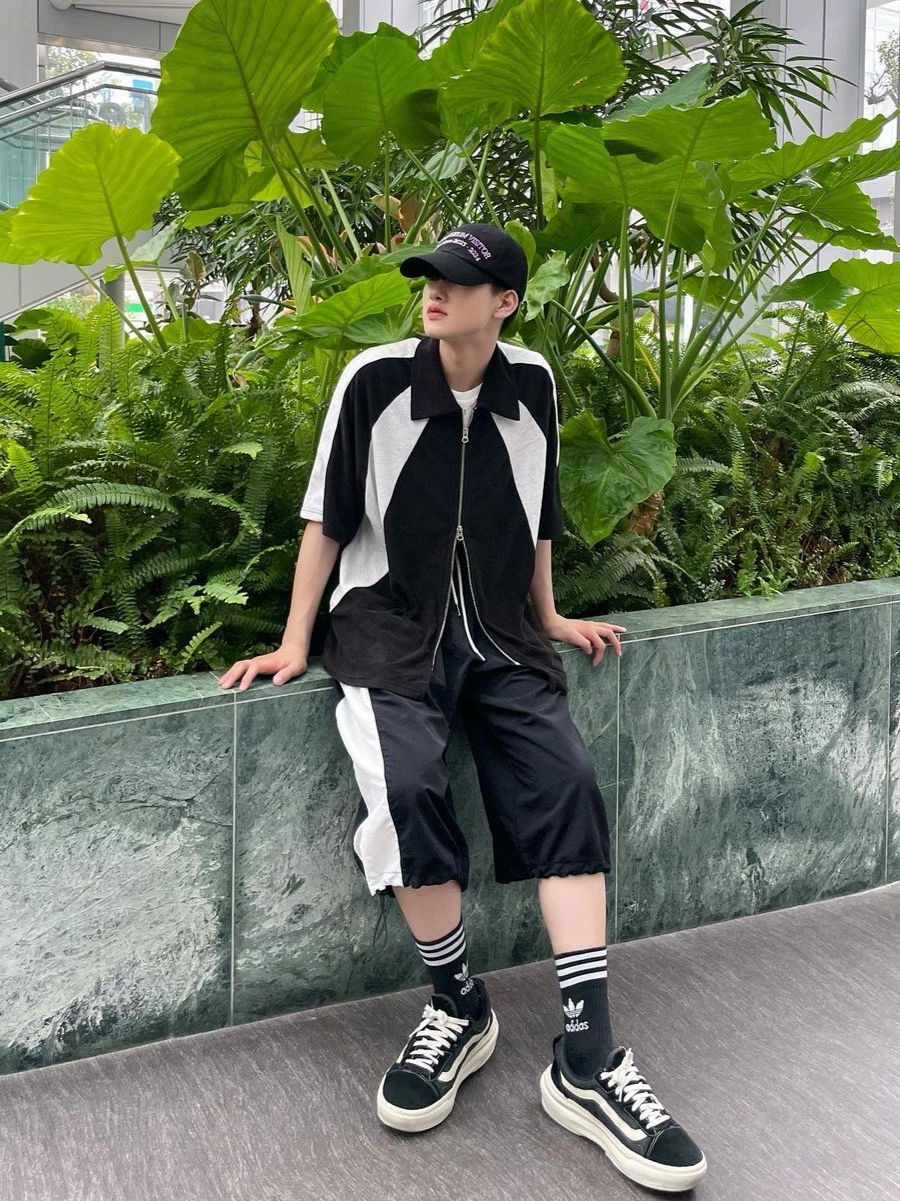 The Museum Visitor Collection 2023-2024 Sprayed Ball Cap Black 착용 스타일
