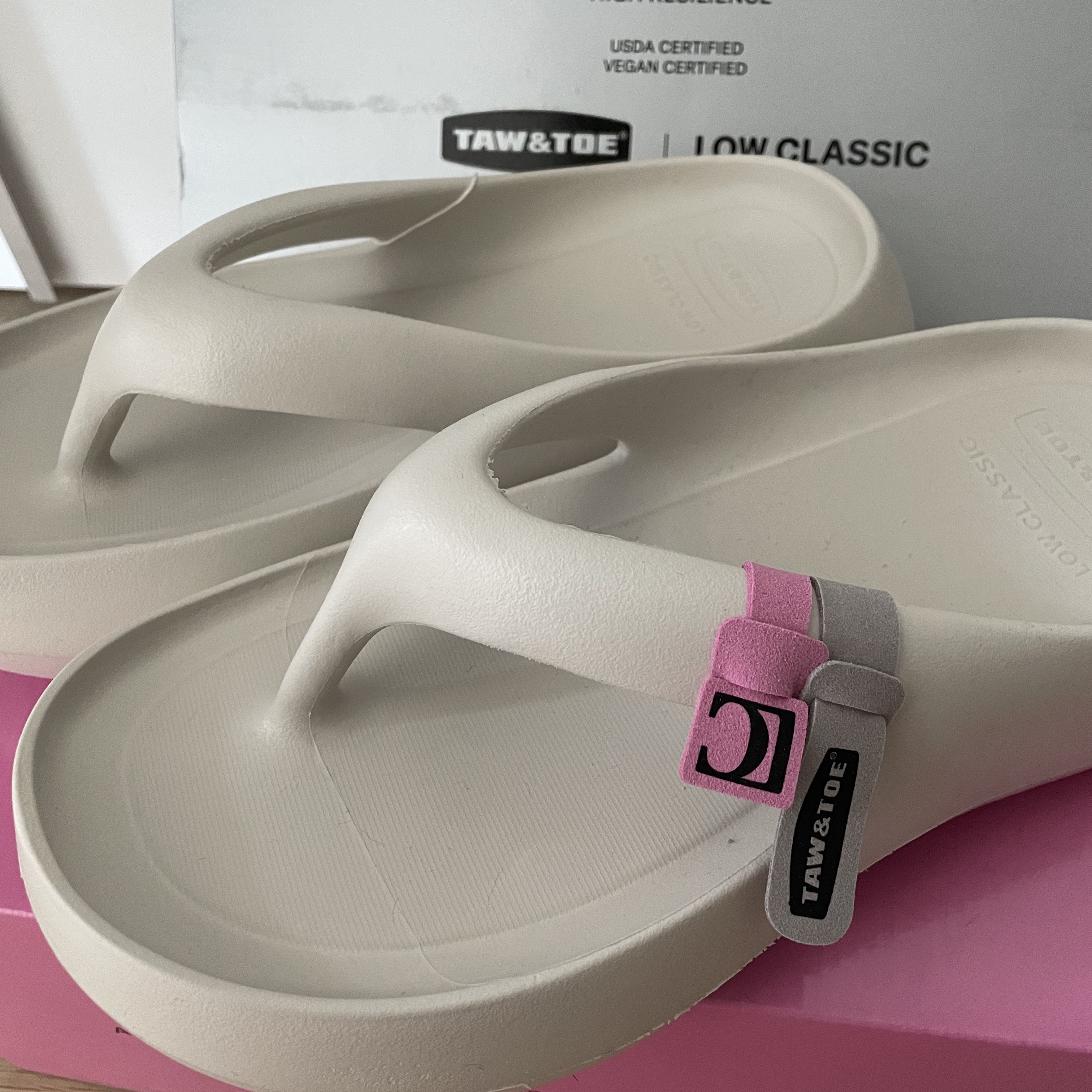 Taw&Toe x Low Classic Platform Flip Flop Cream 착용 스타일