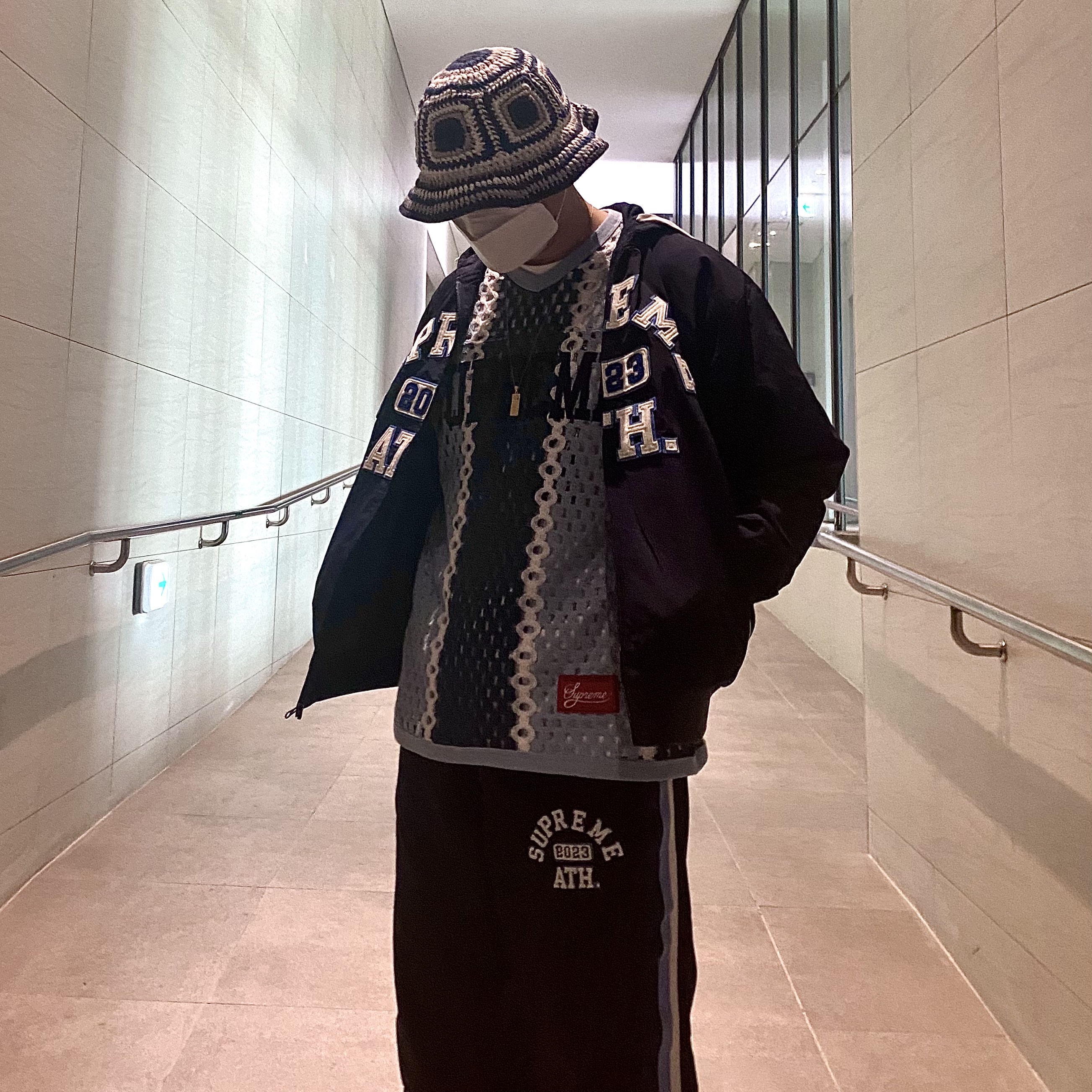 Supreme Applique Hooded Track Jacket Navy - 23SS, Supreme Applique Track Pants Navy - 23SS 착용 스타일 - 2