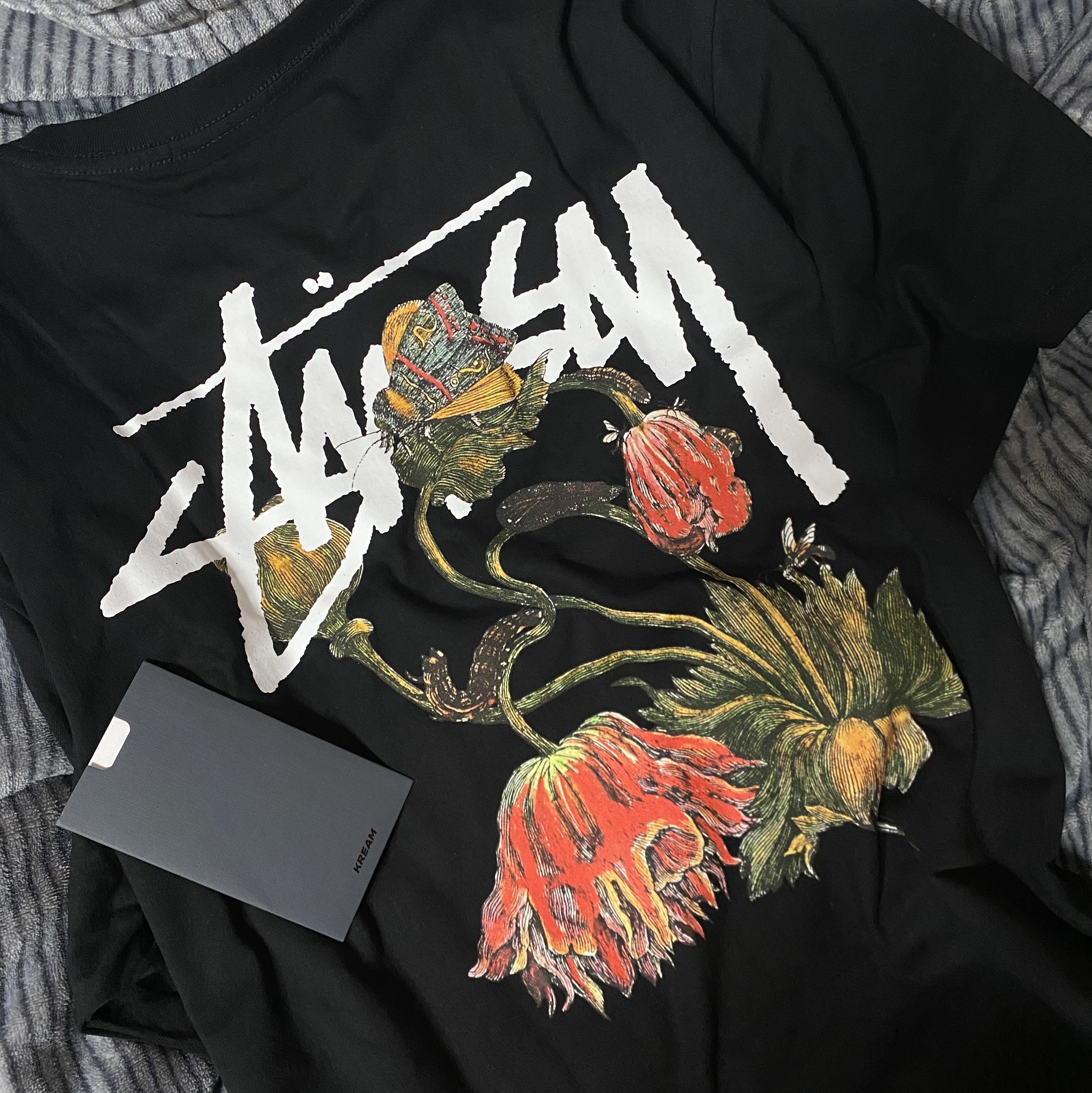 Stussy Withered Flower T-Shirt Black 착용 스타일