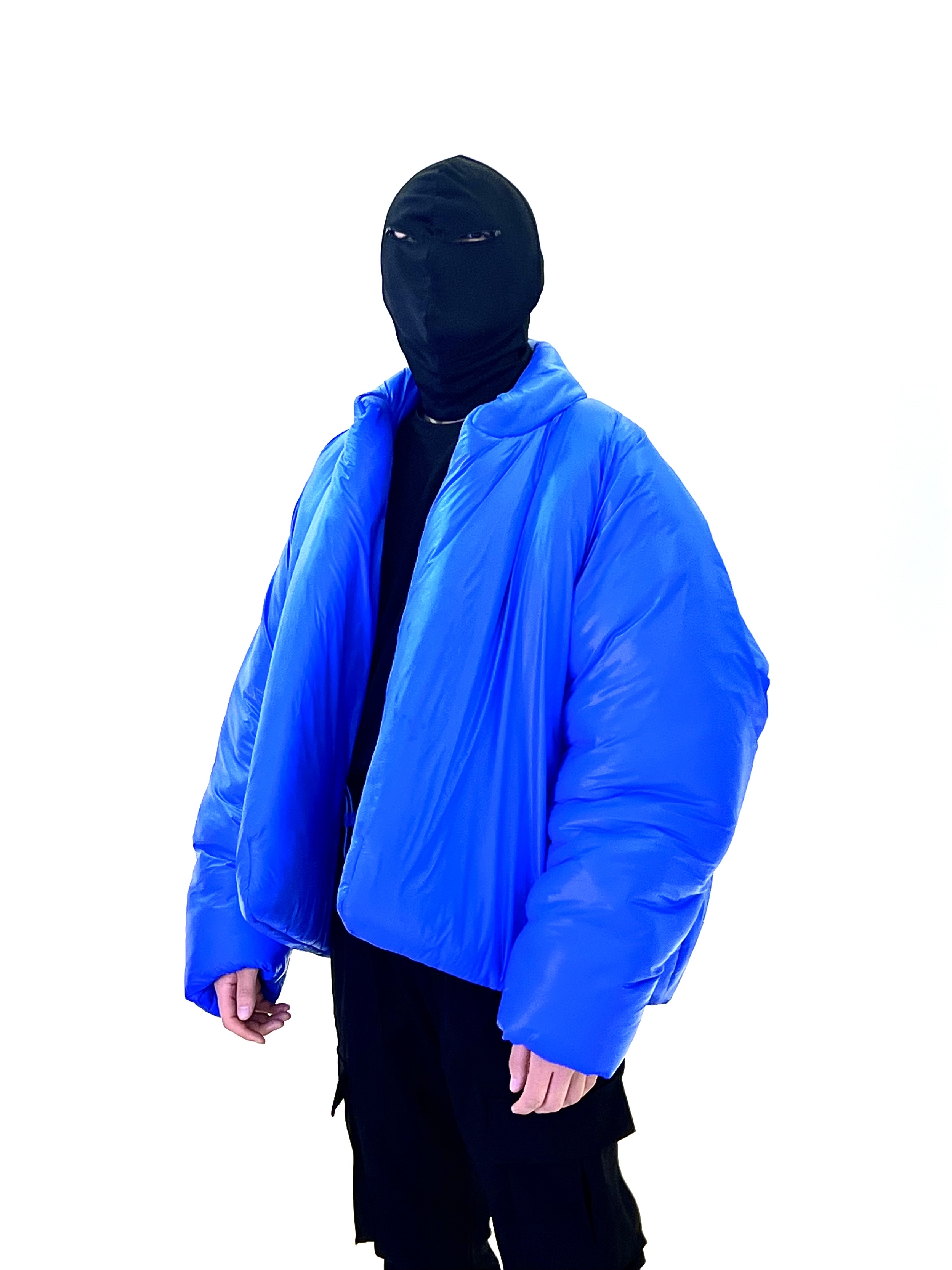 Yeezy Gap Round Jacket Blue 착용 스타일 - 2