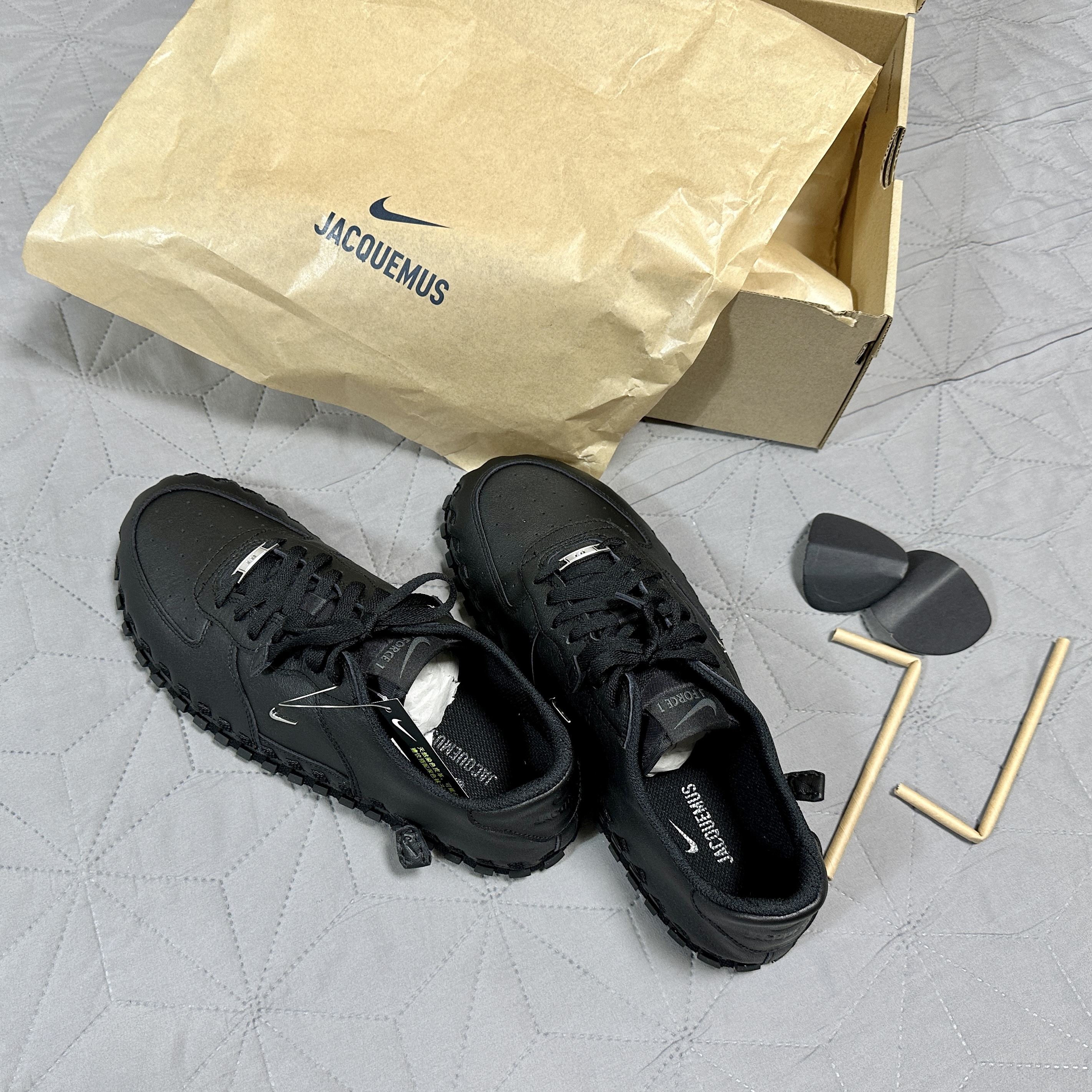 Nike x Jacquemus J Force 1 Low LX SP Black 착용 스타일 - 1