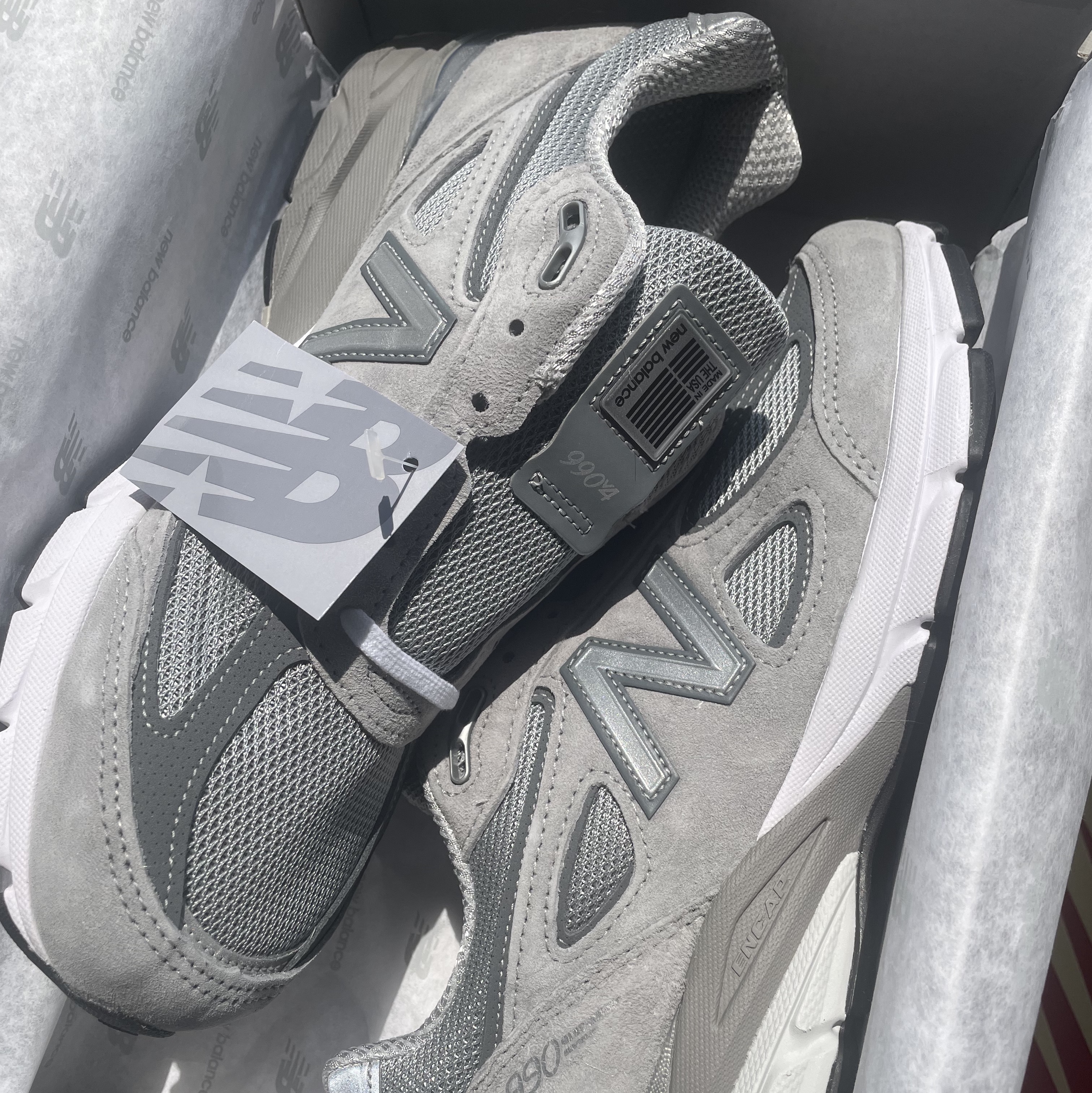 New Balance 990v4 Made in USA Grey Silver 착용 스타일