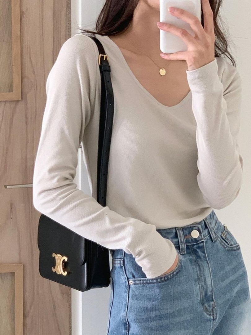 Celine Classique Triomphe Bag in Shiny Calfskin Black, Celine Medium Triomphe Bag in Shiny Calfskin Ecorce 착용 스타일