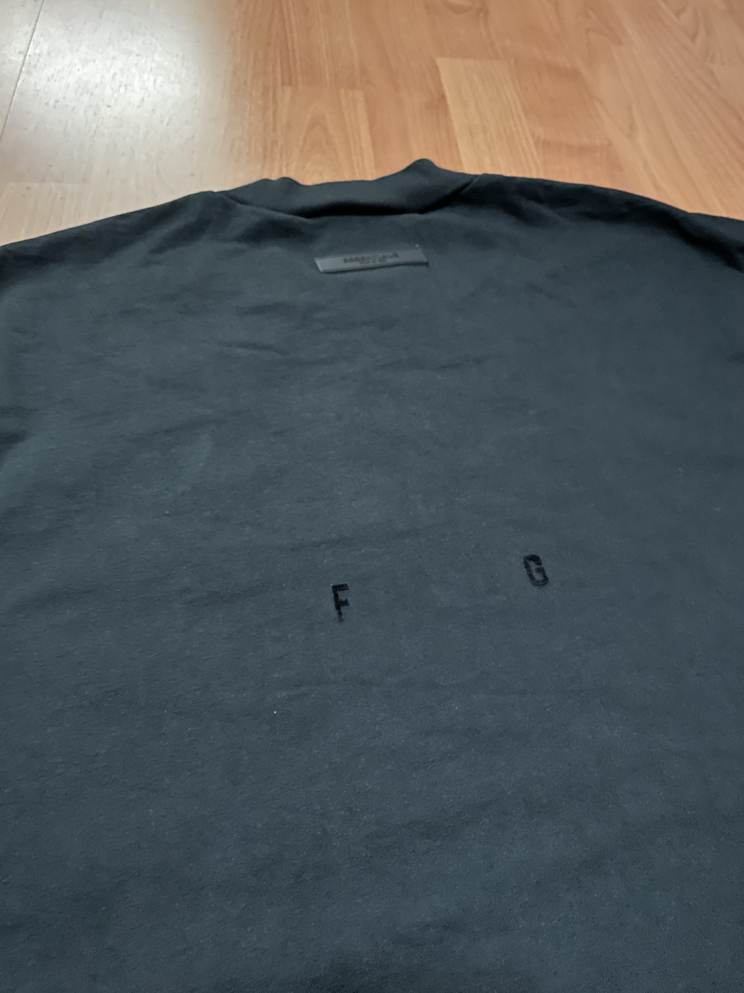 Essentials The Core Collection T-Shirt Stretch Limo 착용 스타일