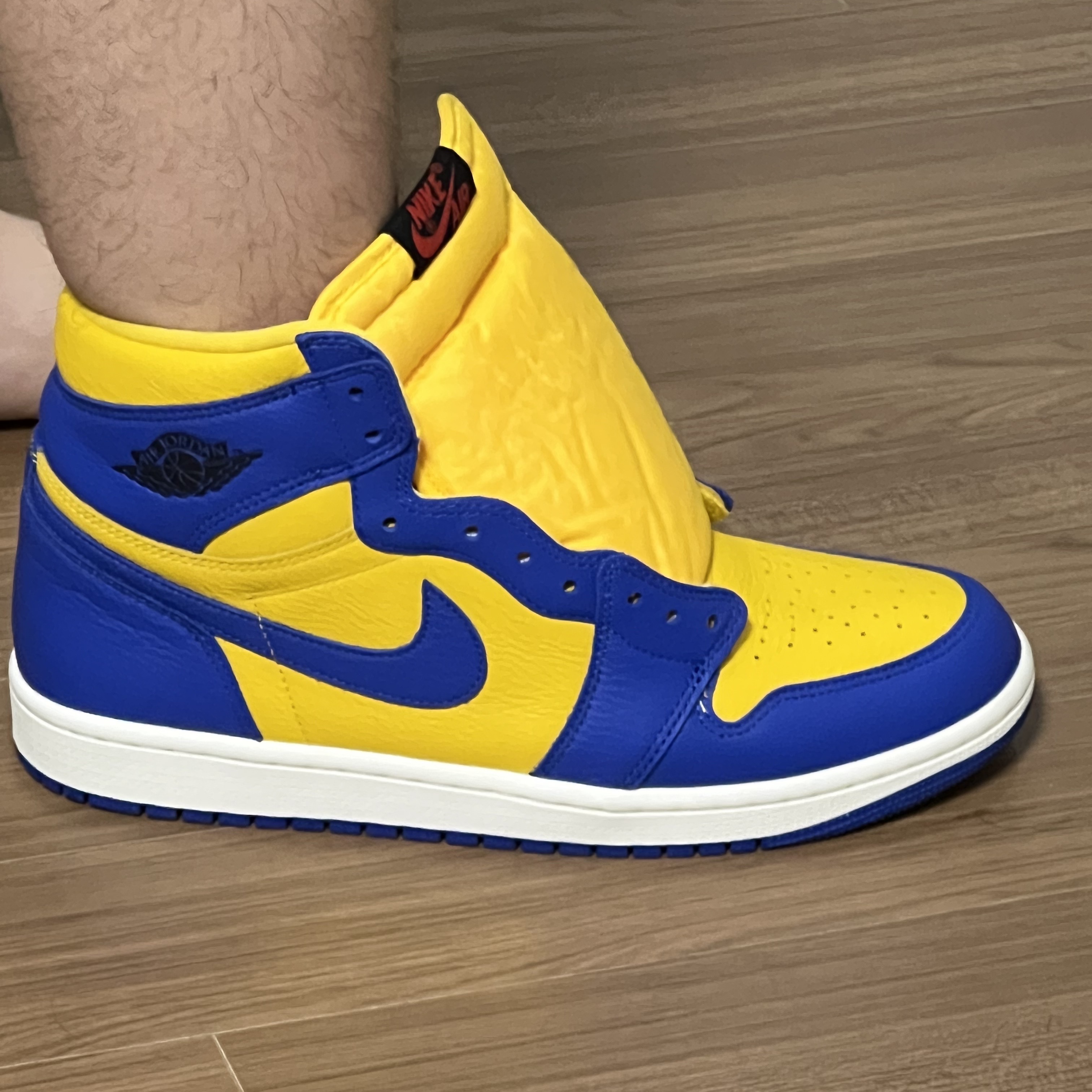 (W) Jordan 1 Retro High OG Game Royal and Varsity Maize 착용 스타일