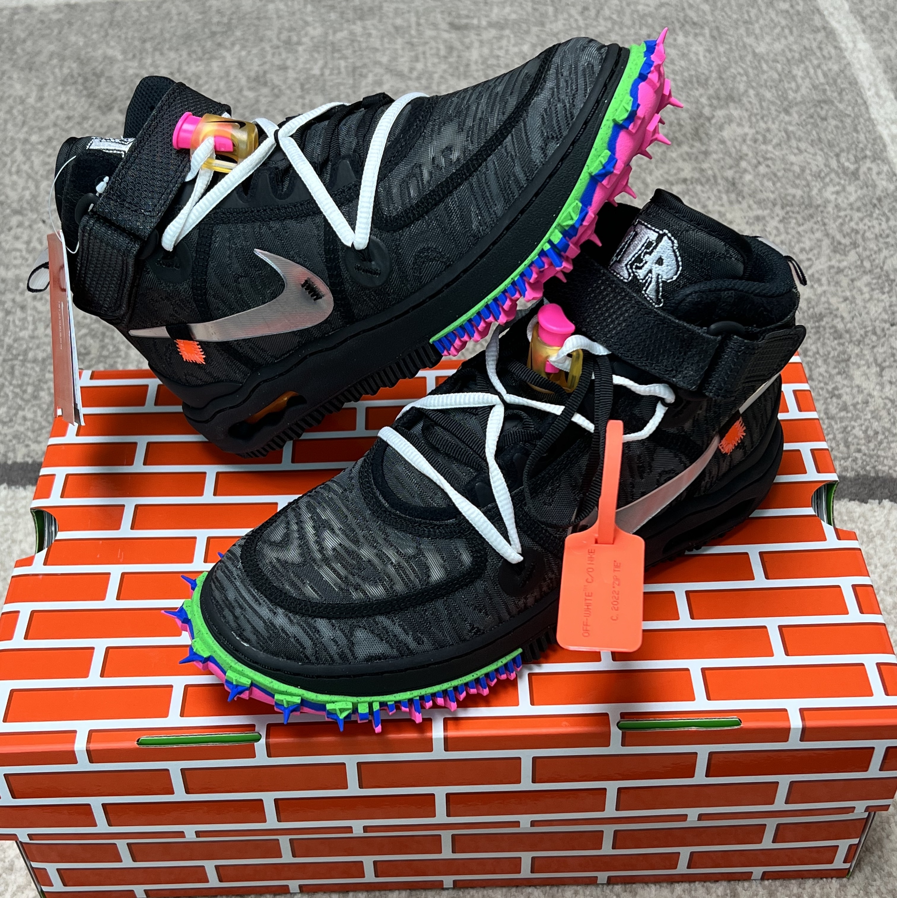 Nike x Off-White Air Force 1 Mid SP Black 착용 스타일