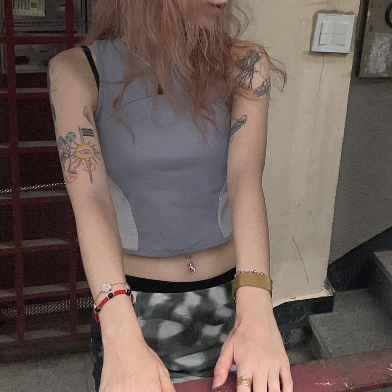 Art of Field Slit Mesh Sleeveless Shirt Blue Gray, Art of Field Slit Mesh Sleeveless Shirt Black 착용 스타일