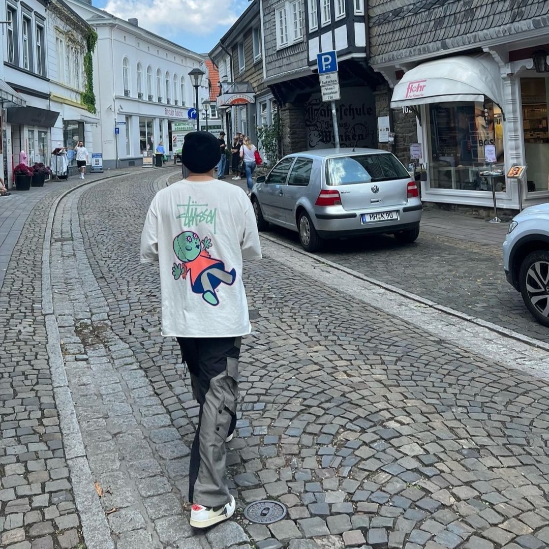 Jordan 1 x Travis Scott Retro Low OG SP Sail and Ridgerock, Stussy Dollie Pigment Dyed T-Shirt Natural 착용 스타일 - 2