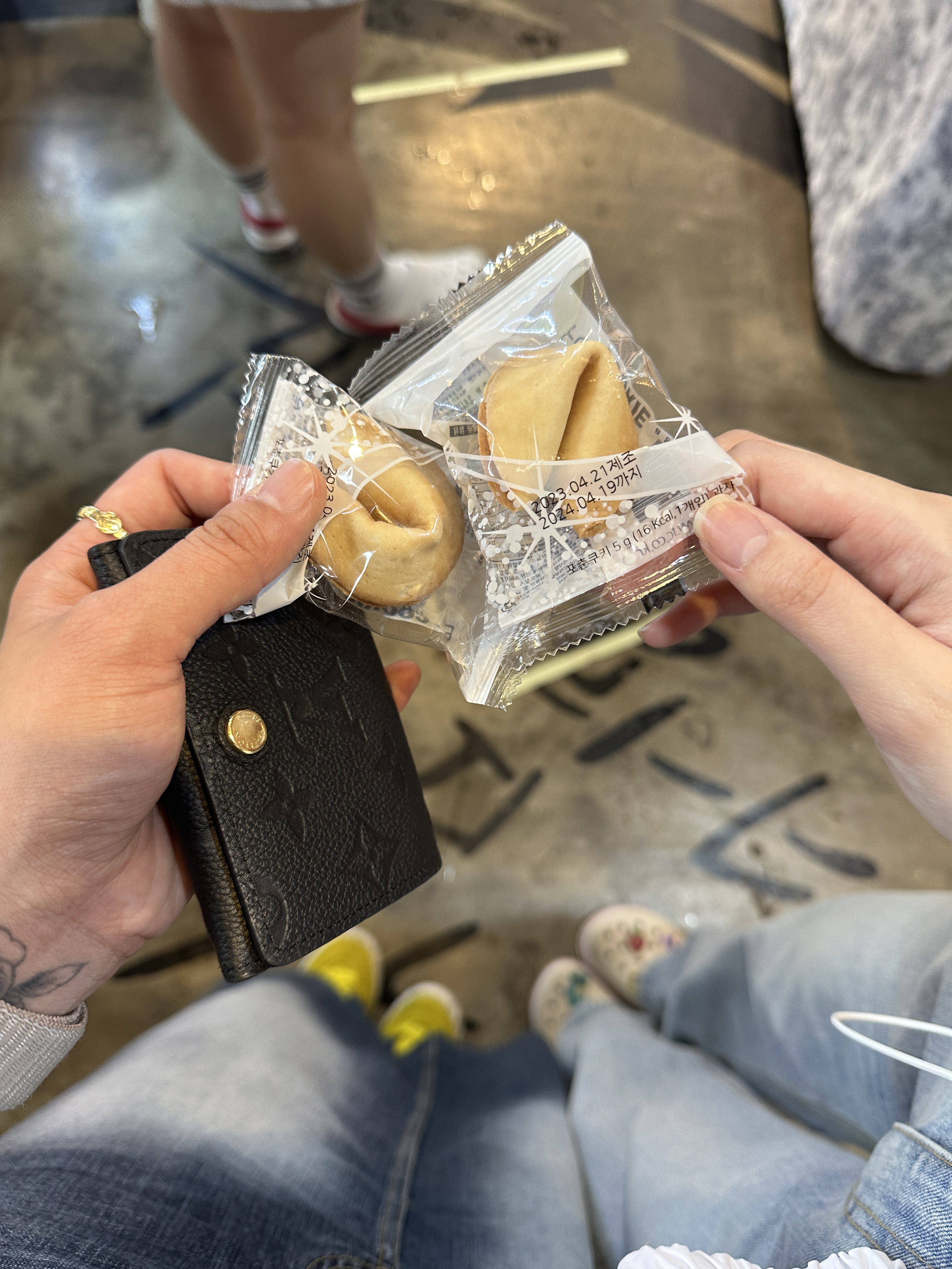 Adidas Adimatic Bright Yellow Blue, Louis Vuitton Business Card Holder Monogram Embossed Leather Black 착용 스타일 - 2