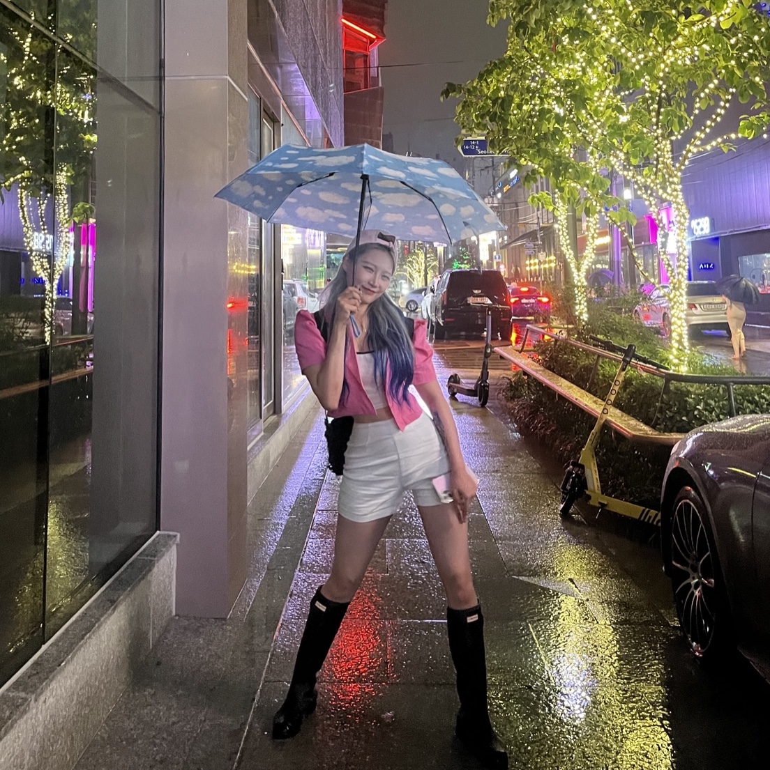 (W) Hunter Original Tall Rain Boots Black 착용 스타일