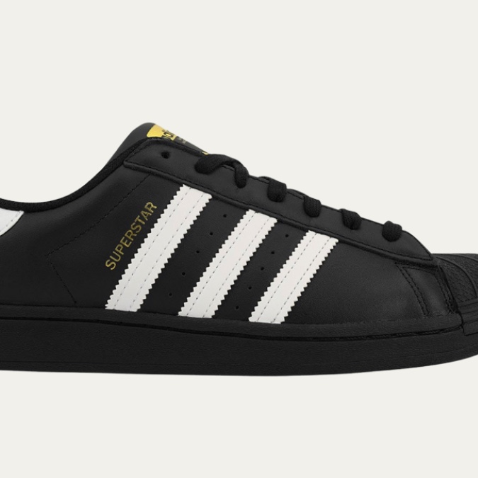 Adidas Superstar Core Black White 착용 스타일