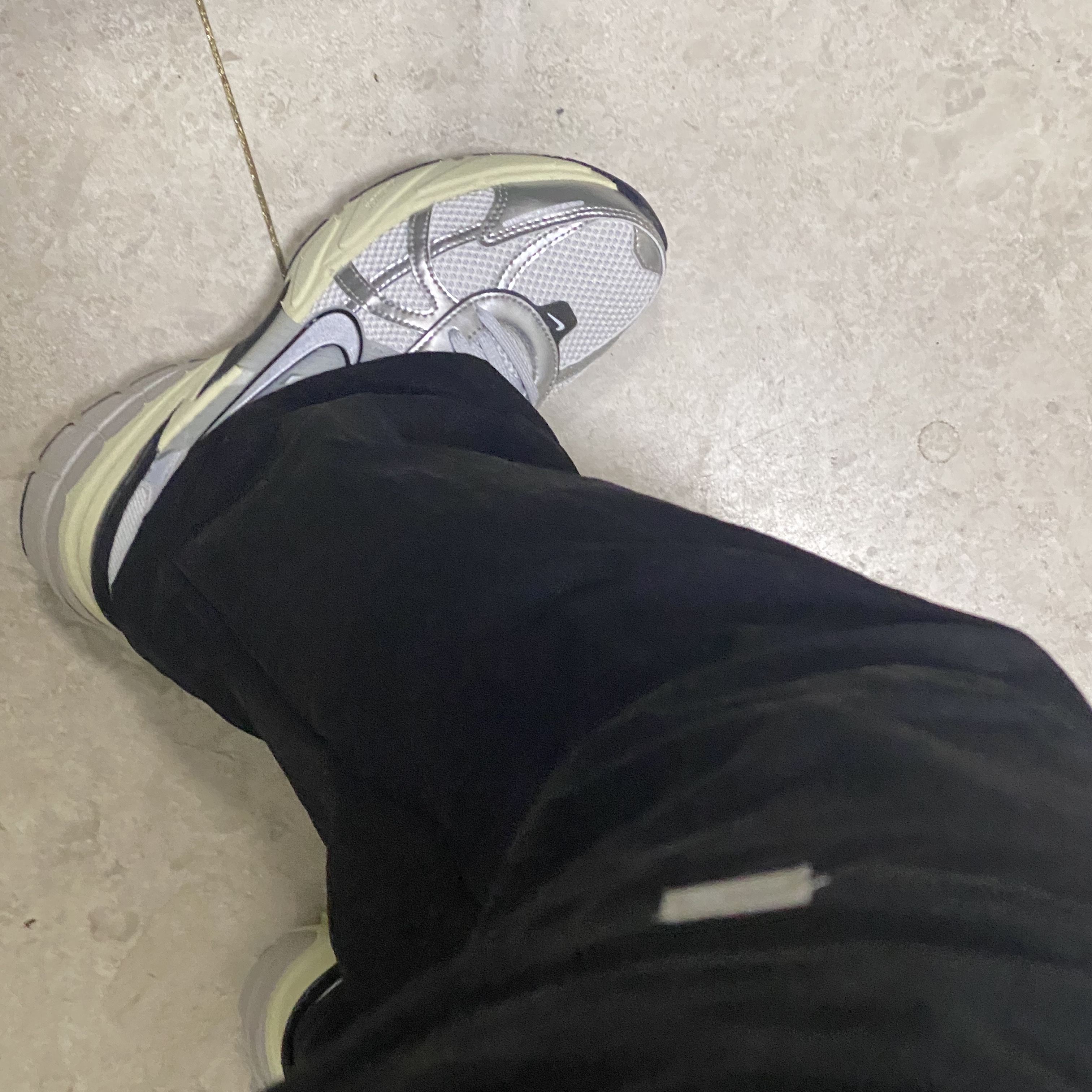Nike V2K Run Summit White Metallic Silver 착용 스타일