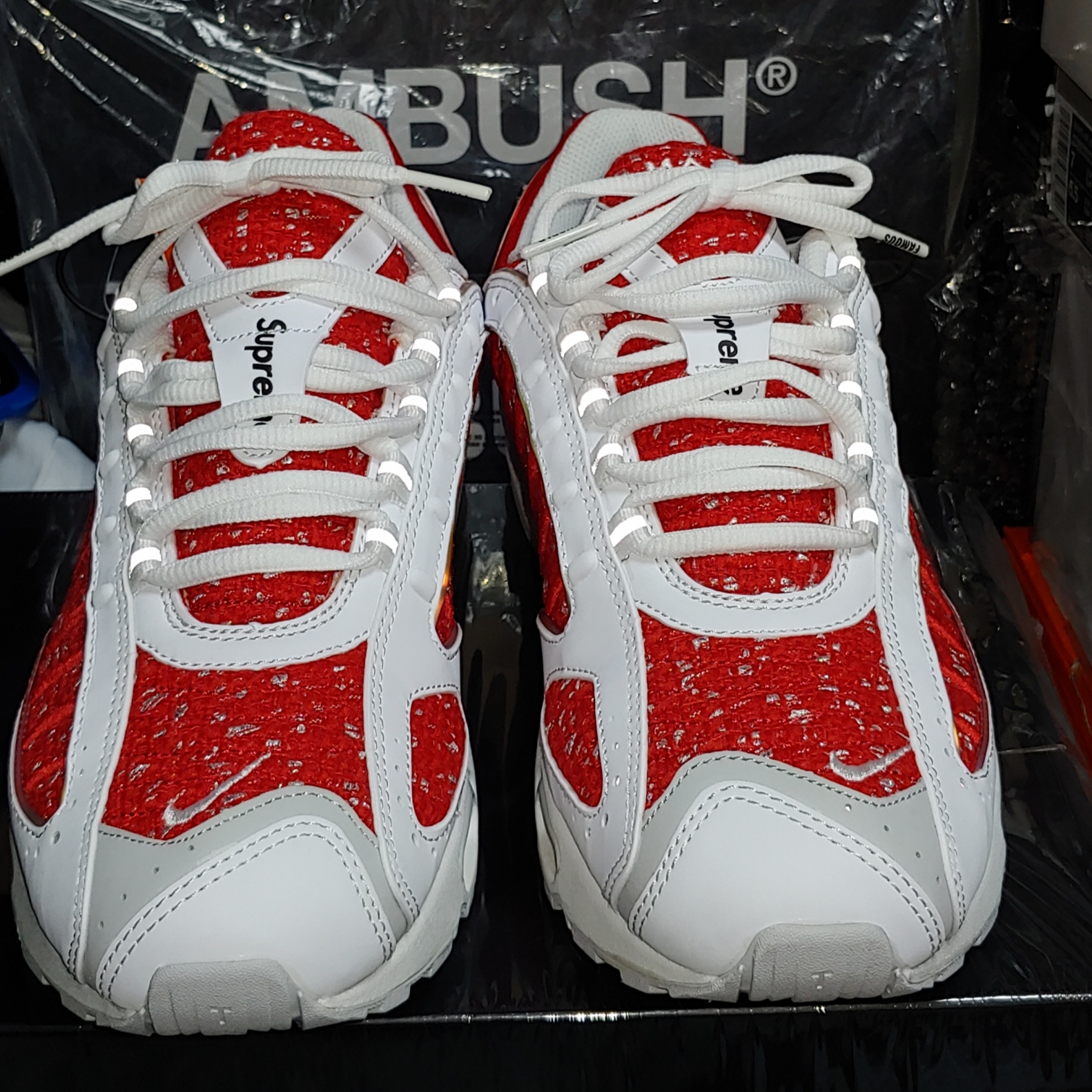 Nike x Supreme Air Max Tailwind 4 White 착용 스타일 - 2