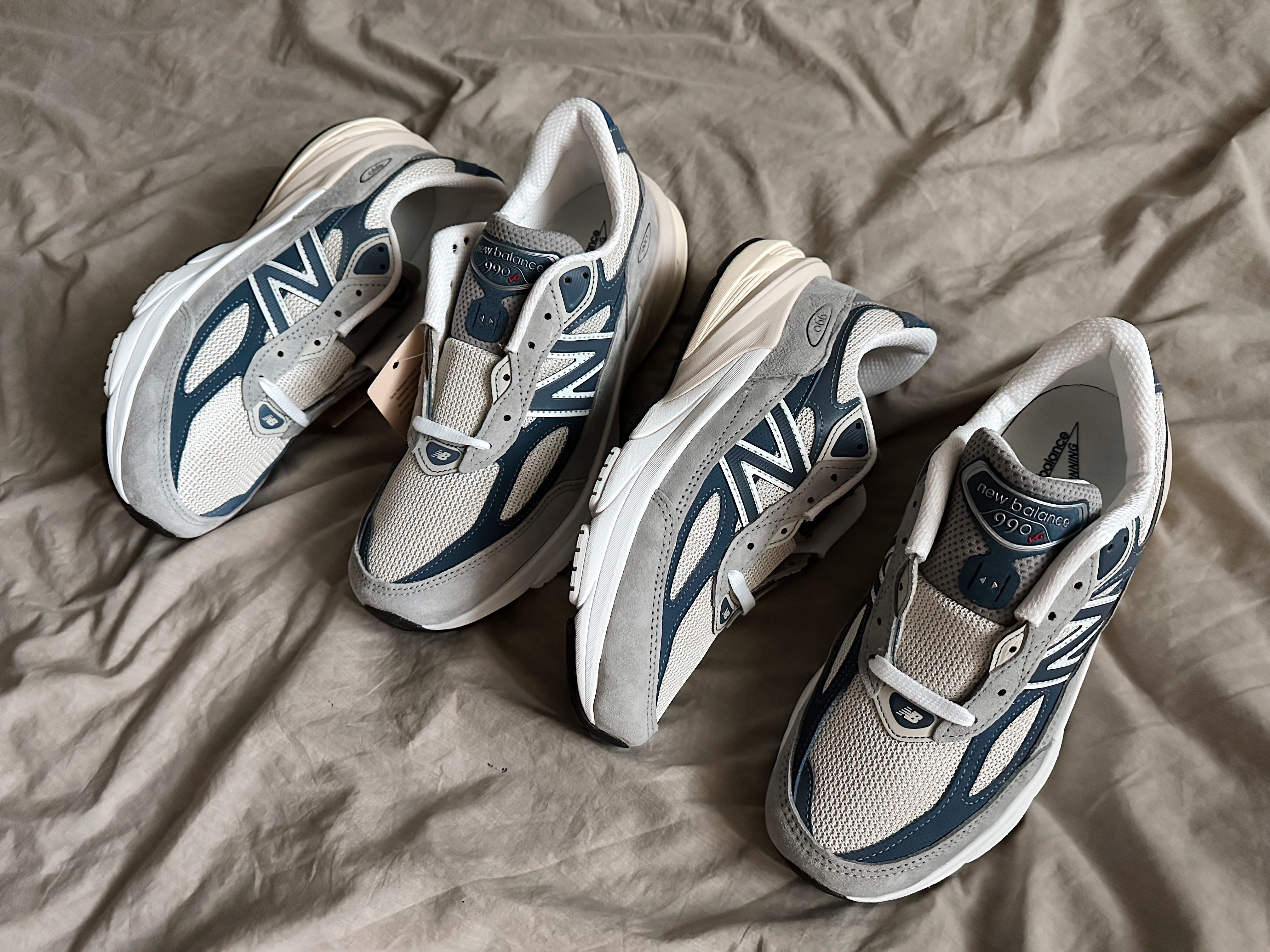 New Balance 990v6 Made in USA Gray Suede 착용 스타일 - 1