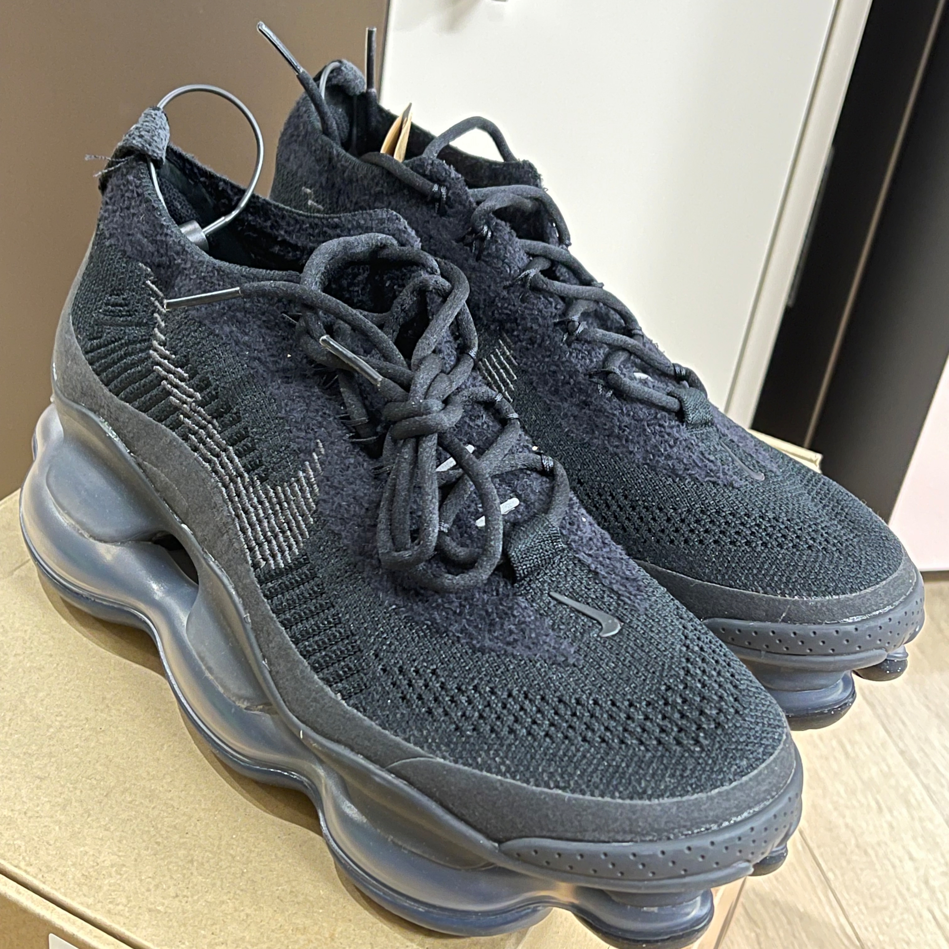 Nike Air Max Scorpion Flyknit Black Anthracite 착용 스타일