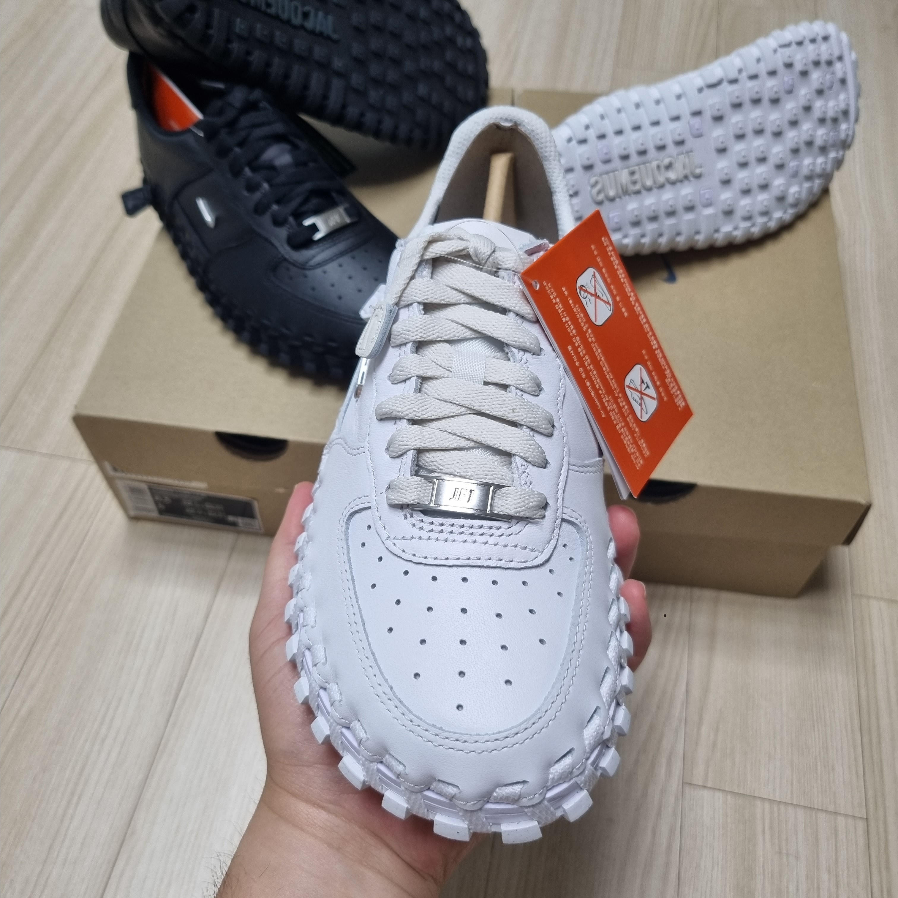 Nike x Jacquemus J Force 1 Low LX SP White, Nike x Jacquemus J Force 1 Low LX SP Black 착용 스타일 - 4