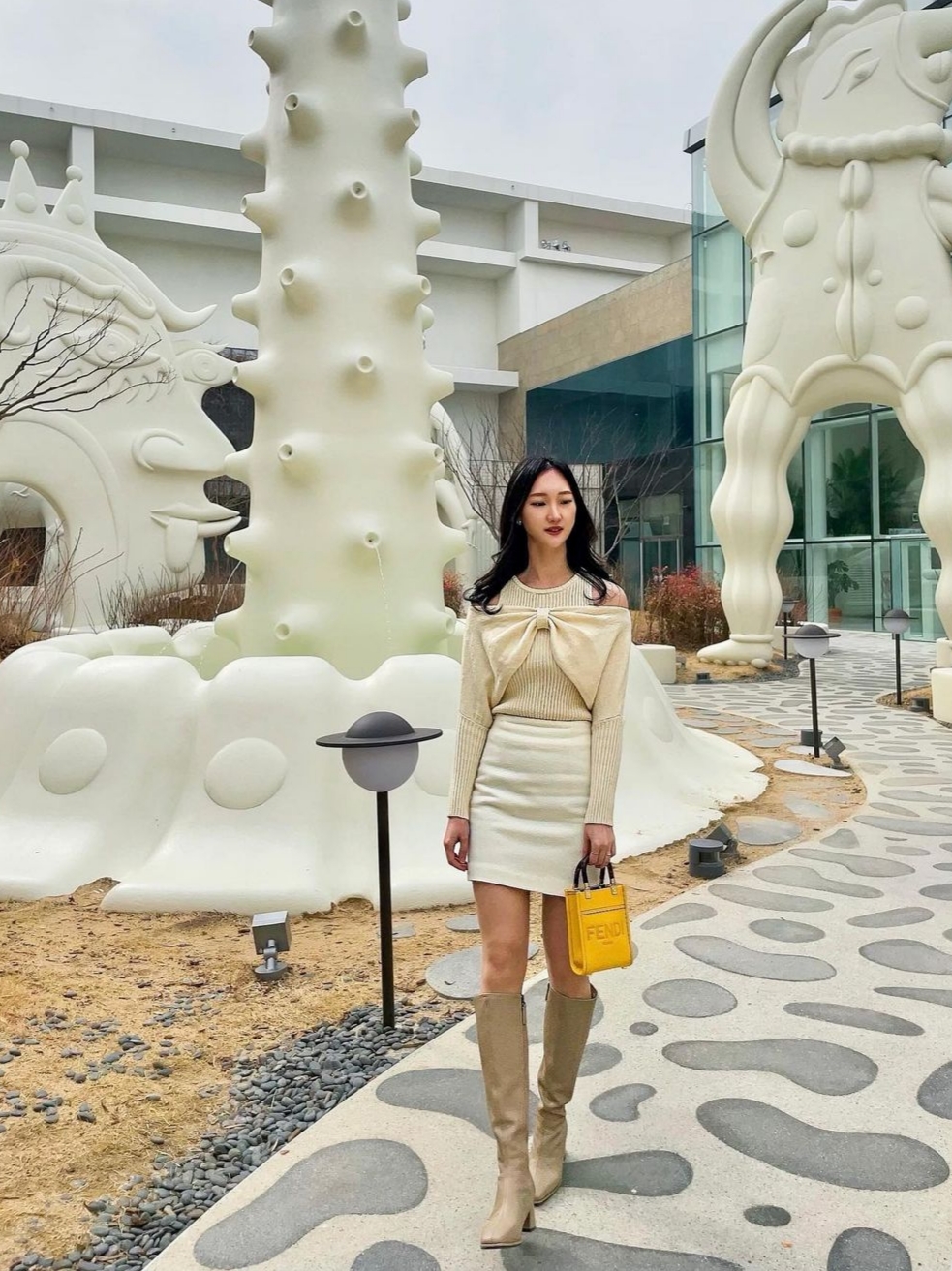 Fendi Roma Mini Sunshine Shopper Leather Mini Bag Yellow, Fendi Roma Sunshine Mini Leather Shopper Bag Pink 착용 스타일
