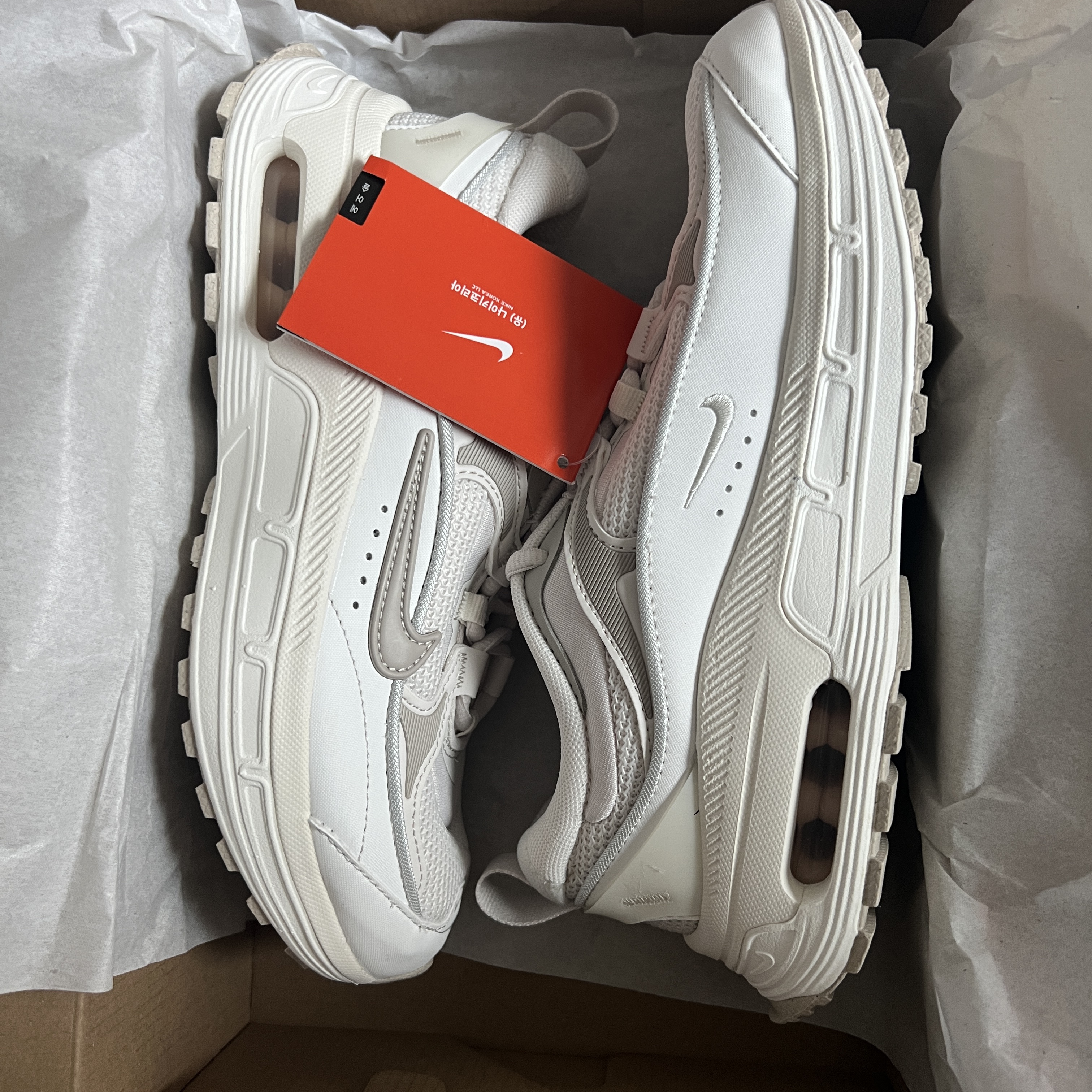 (W) Nike Air Max Bliss Phantom Summit White 착용 스타일 - 1