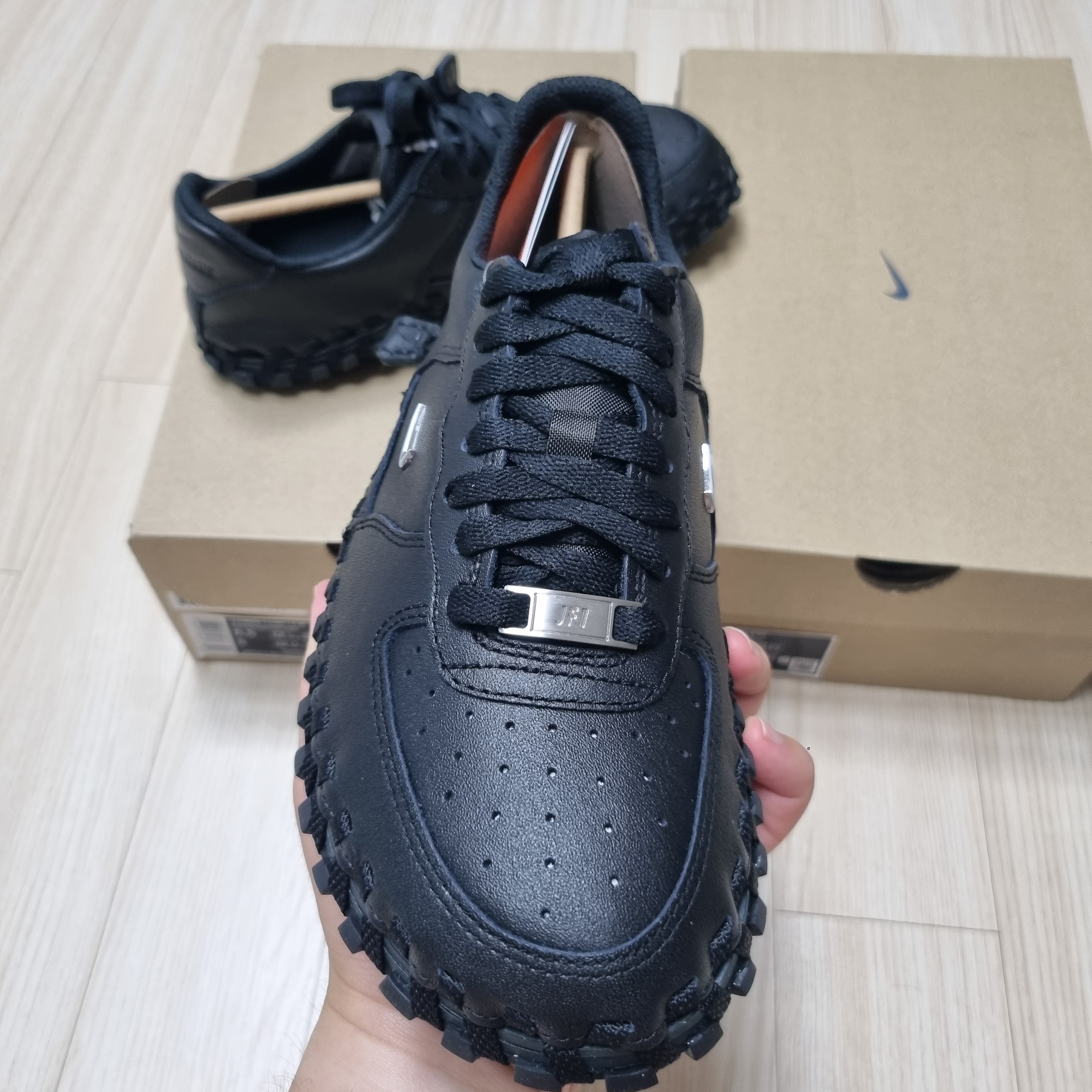 Nike x Jacquemus J Force 1 Low LX SP White, Nike x Jacquemus J Force 1 Low LX SP Black 착용 스타일 - 5