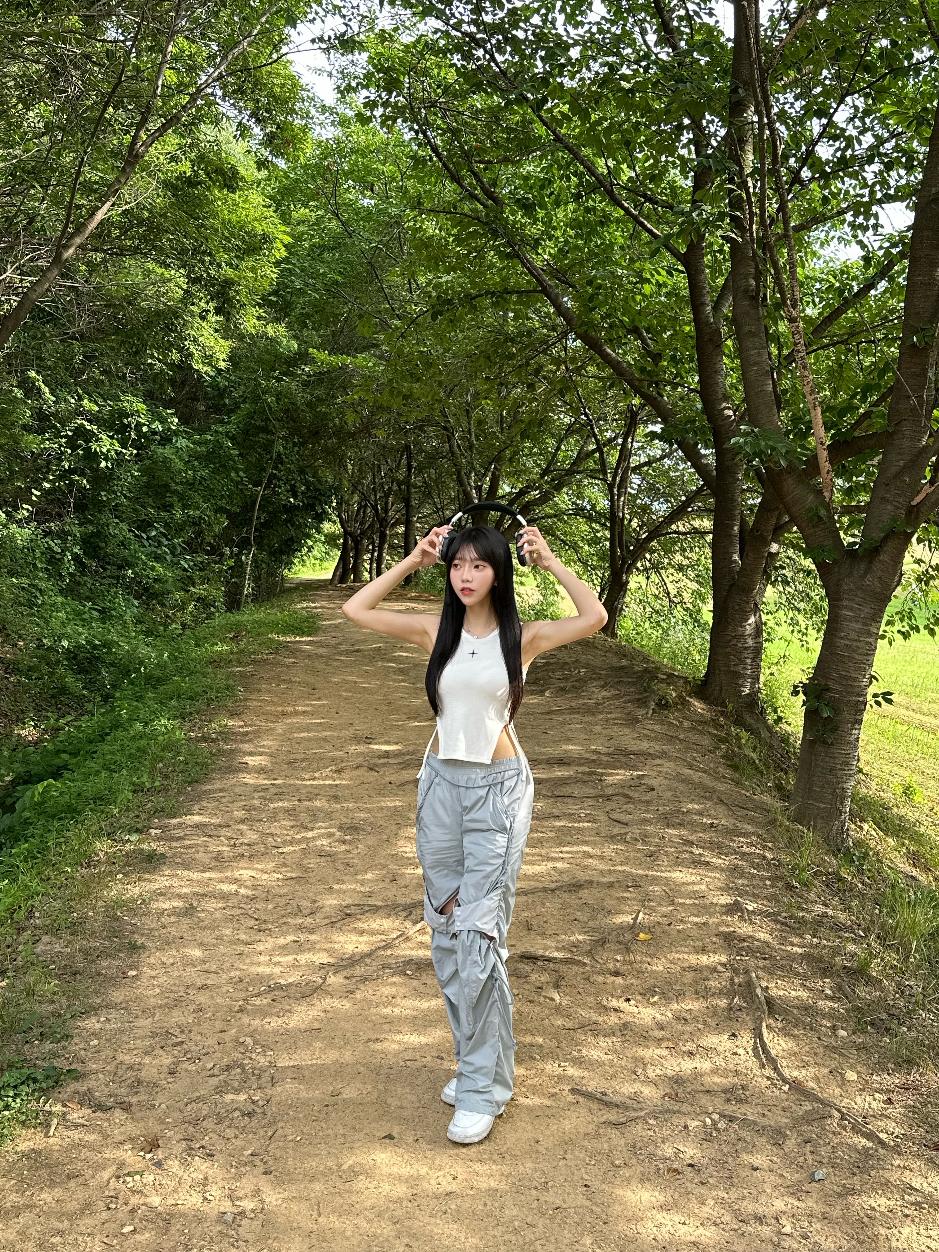 Apple AirPods Max Lightning Silver (Korean Ver.), Nike x Supreme Air Force 1 Low White 착용 스타일 - 3