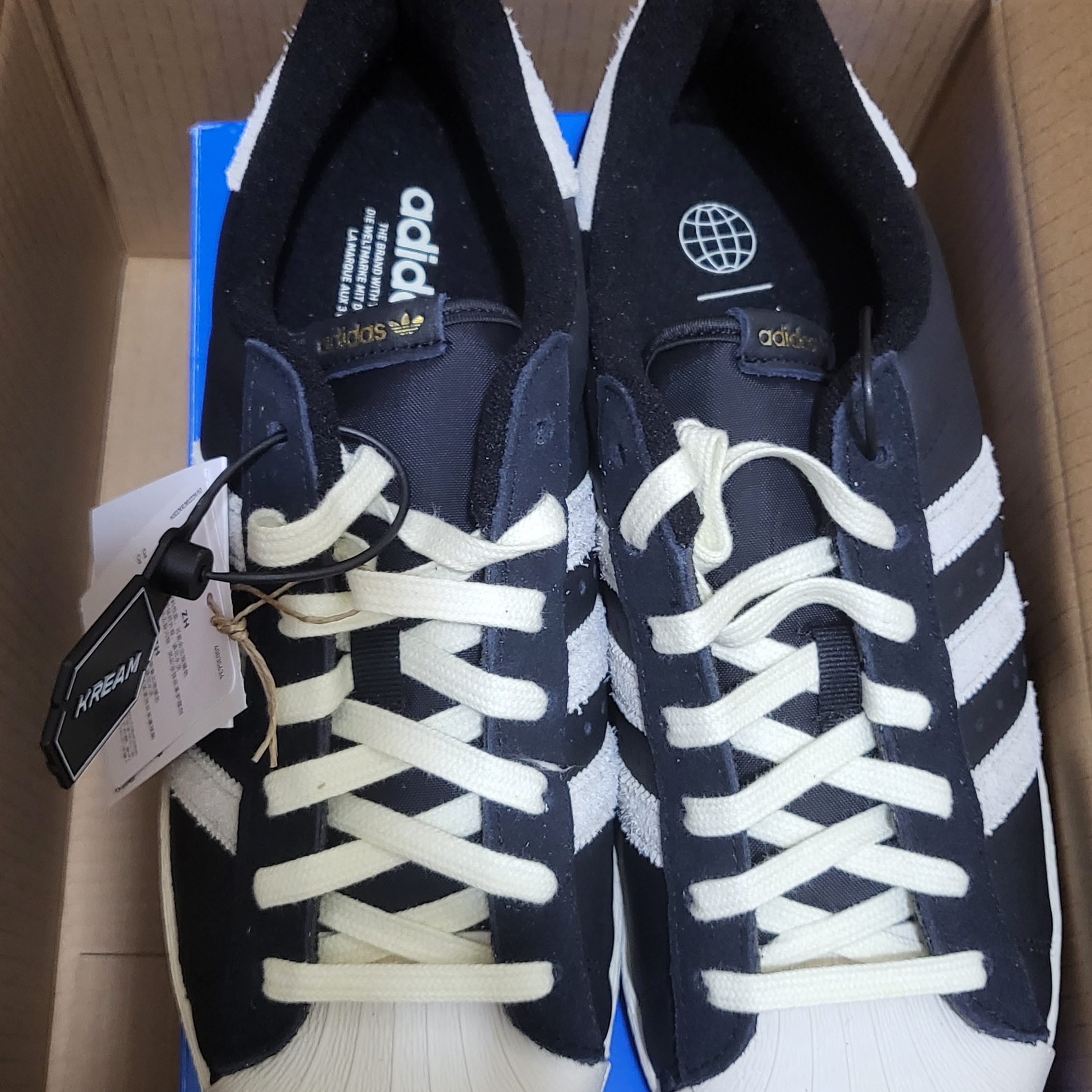 Adidas Superstar 82 Black White 착용 스타일