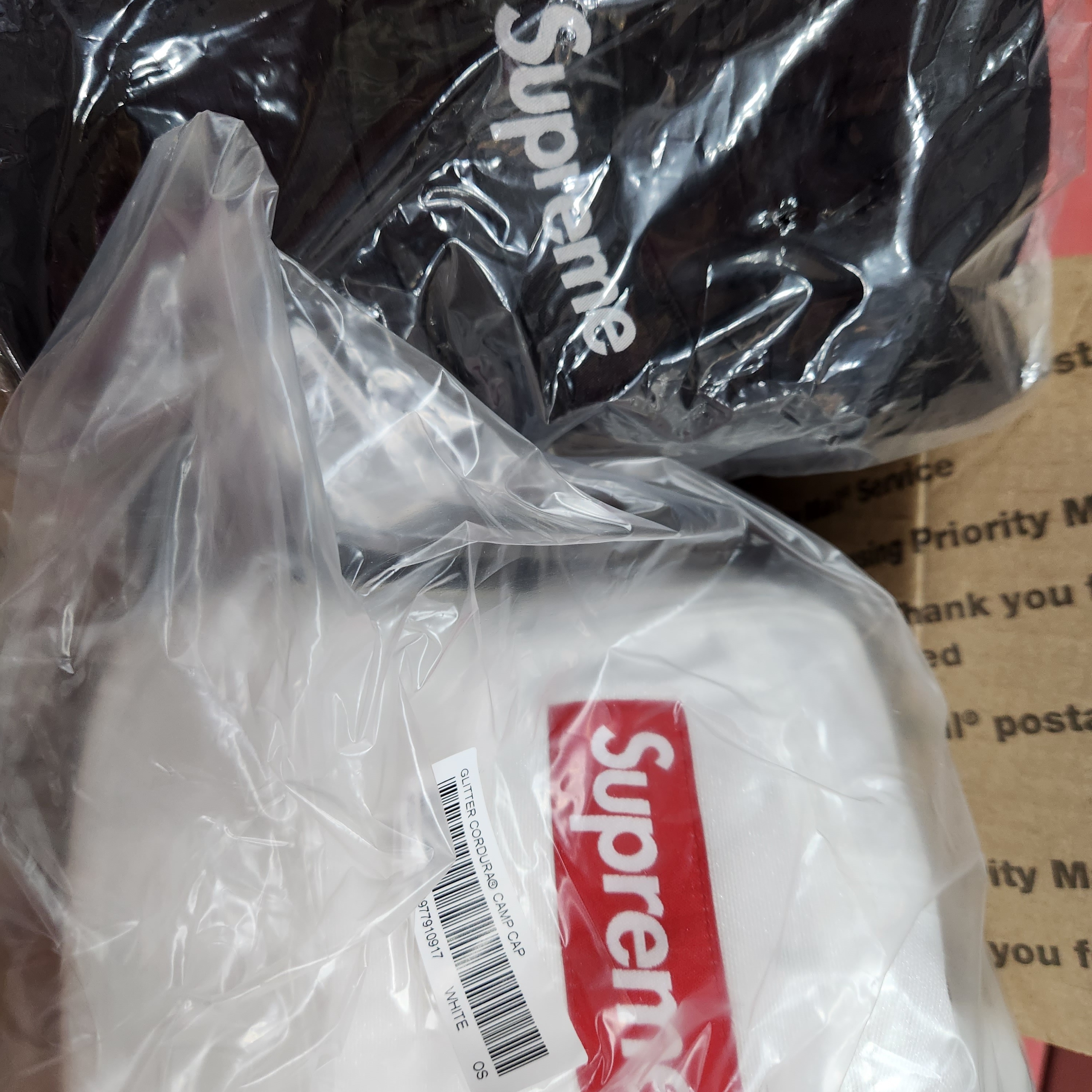 Supreme Overdyed Camo Nylon Camp Cap Black - 23SS, Supreme Glitter Cordura Camp Cap White - 23SS 착용 스타일