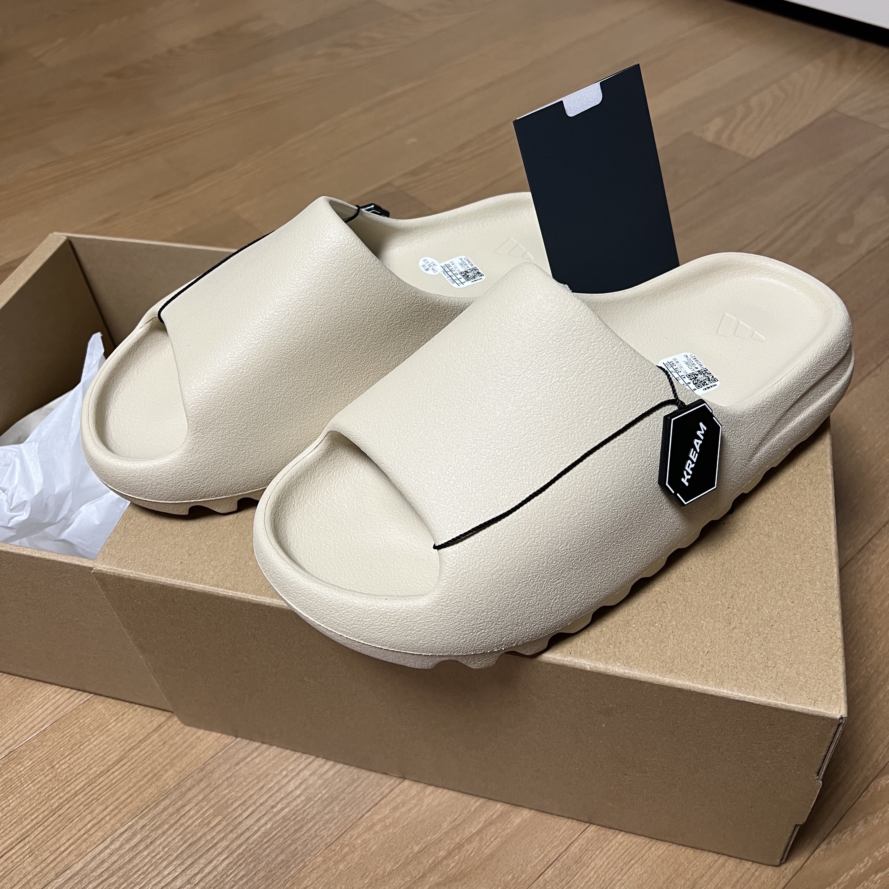 Adidas Yeezy Slide Bone 2022/2023 착용 스타일