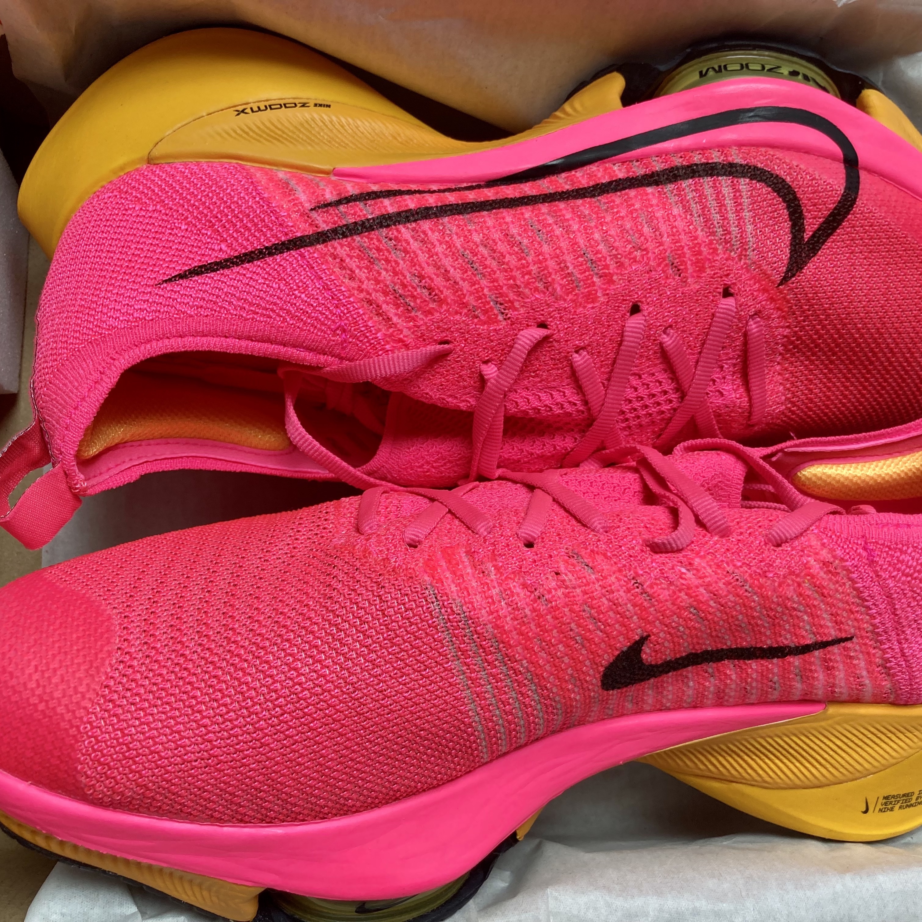 Nike Air Zoom Tempo Next% Flyknit Hyper Pink 착용 스타일