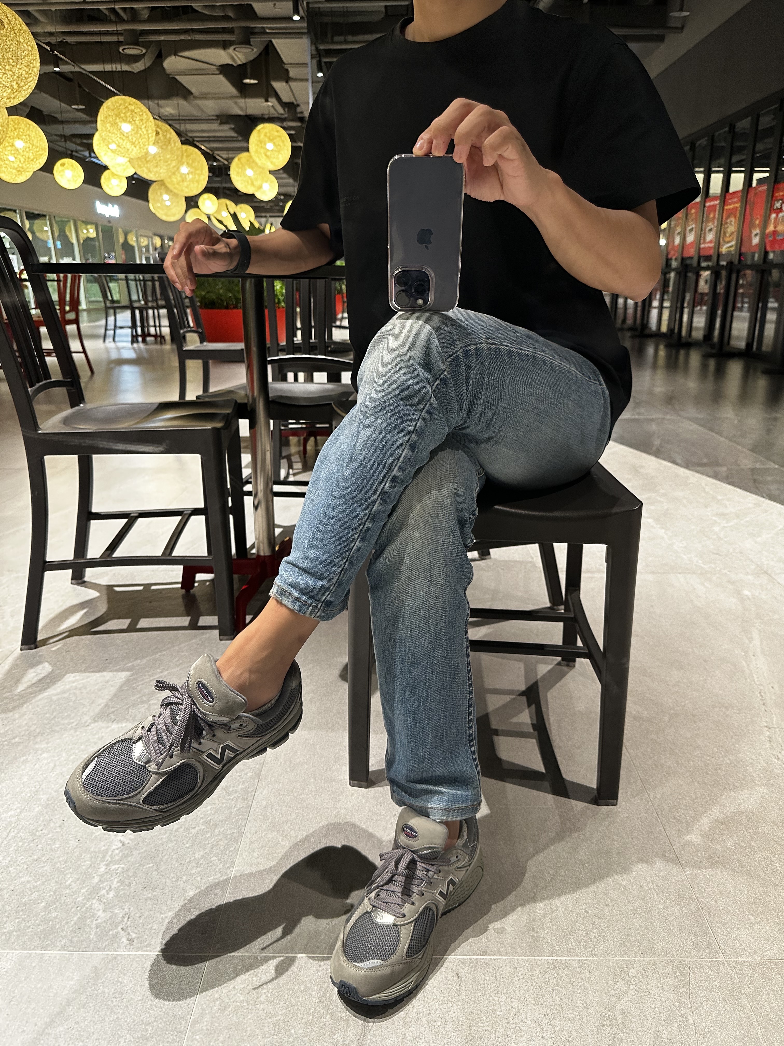 New Balance 2002R Grey 착용 스타일
