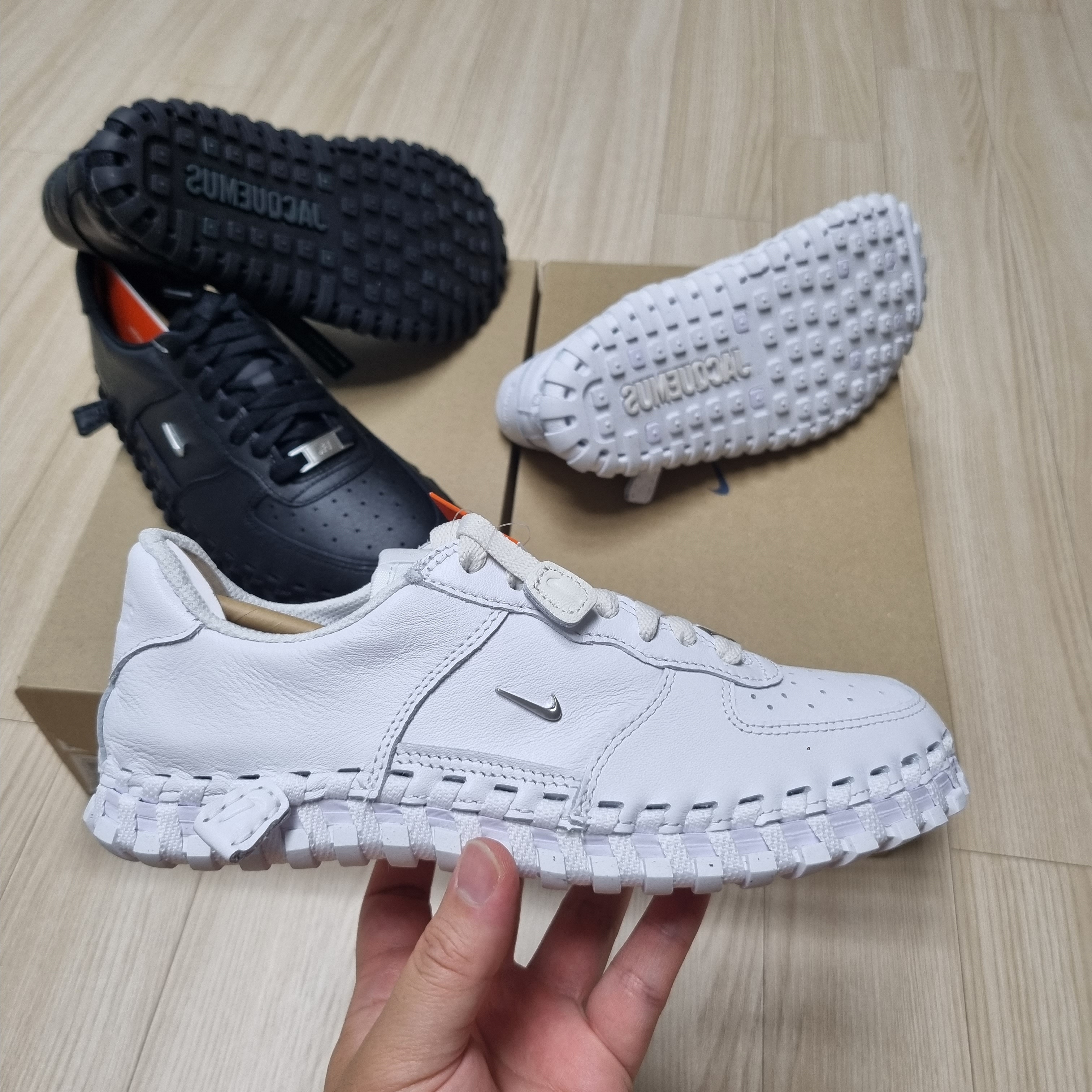 Nike x Jacquemus J Force 1 Low LX SP White, Nike x Jacquemus J Force 1 Low LX SP Black 착용 스타일 - 2